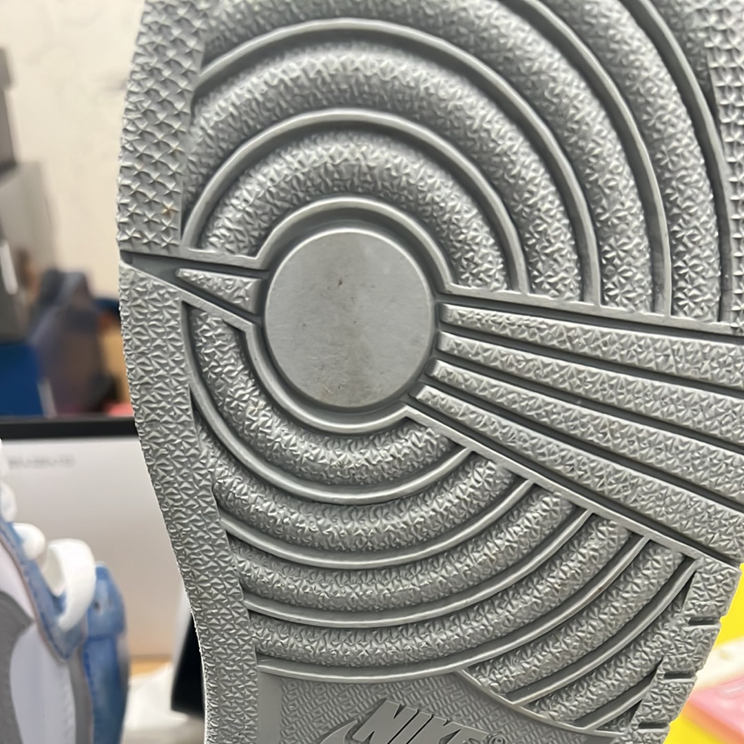 Nike Air Jordan 1 High OG "Hyper Royal"