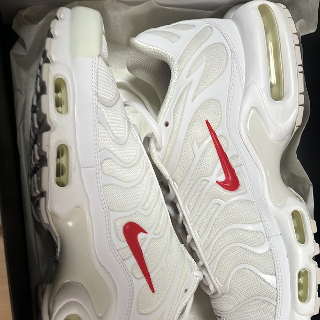 Supreme x Nike Air Max Plus TN "White/Speed Red"