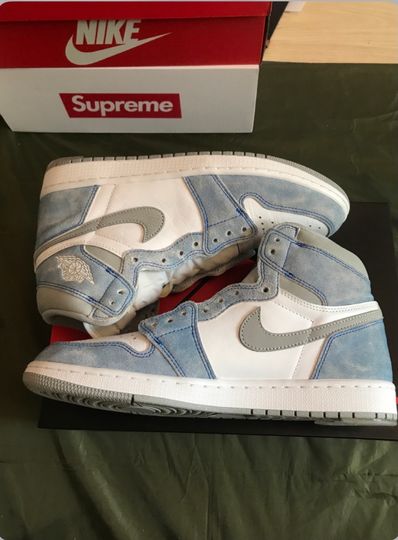 Nike Air Jordan 1 High OG "Hyper Royal"