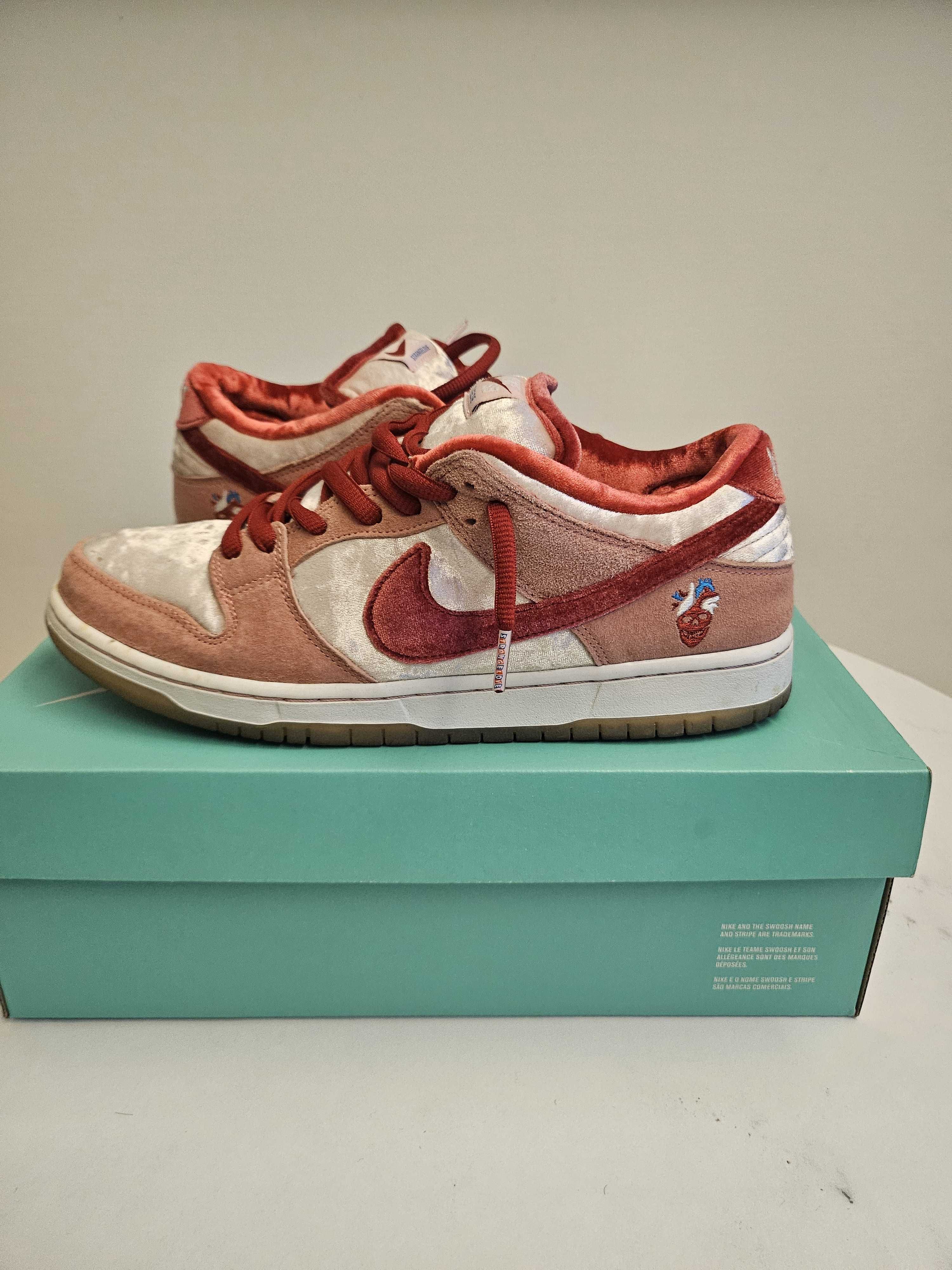 Strangelove × Nike SB Dunk Low "Valentine’s Day"