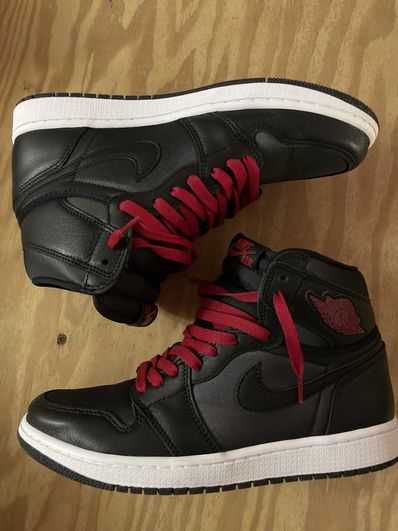 Nike Air Jordan 1 Retro High OG "Black/Metallic Silver/Gym Red"