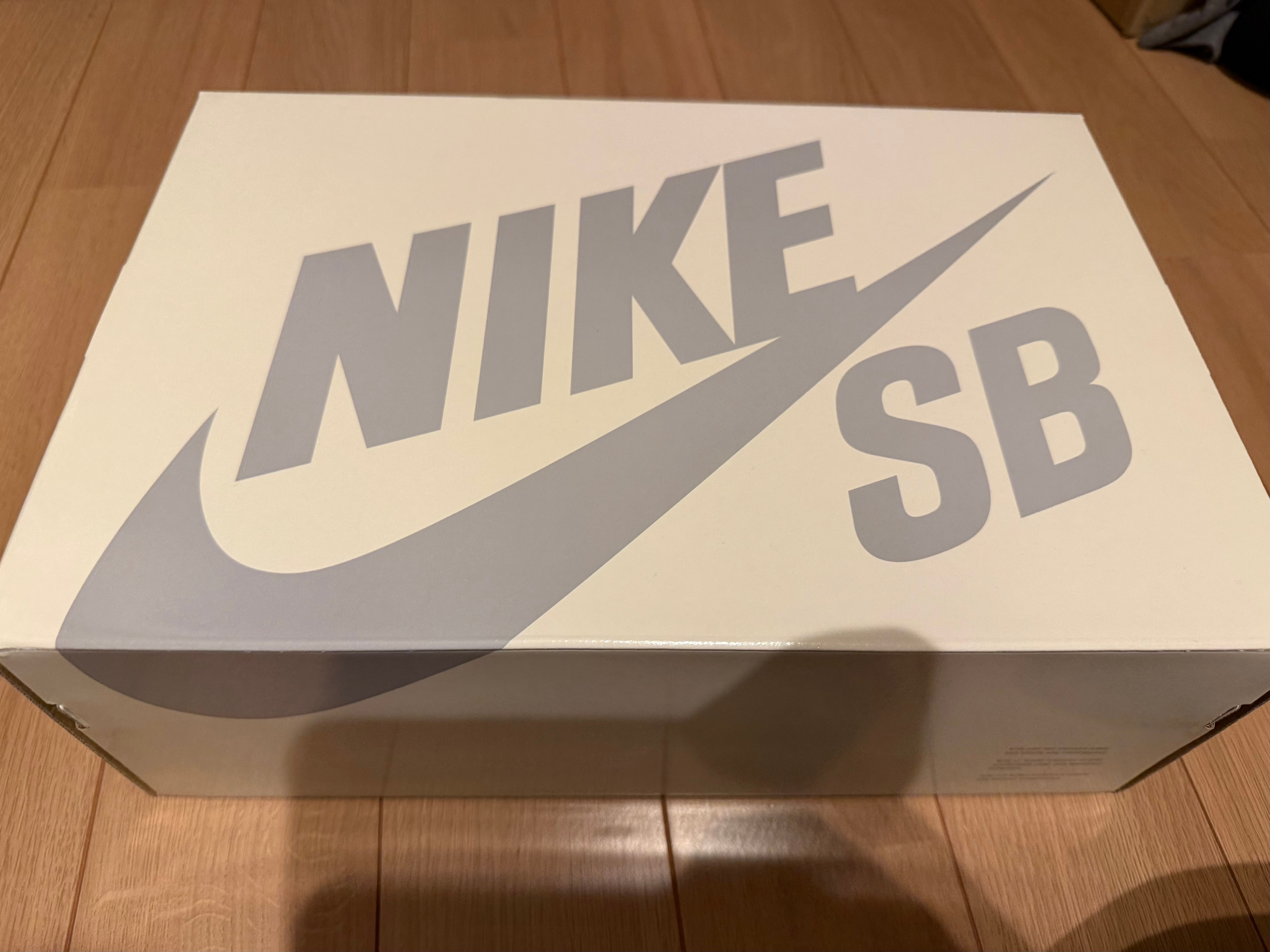 シュプリーム × ナイキ SB ダーウィン ロー "グリーン"