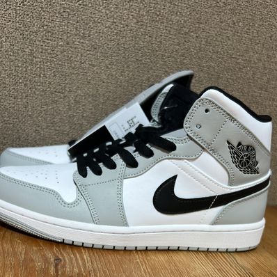 Nike Air Jordan 1 Mid "Light Smoke Grey/White/Black"
