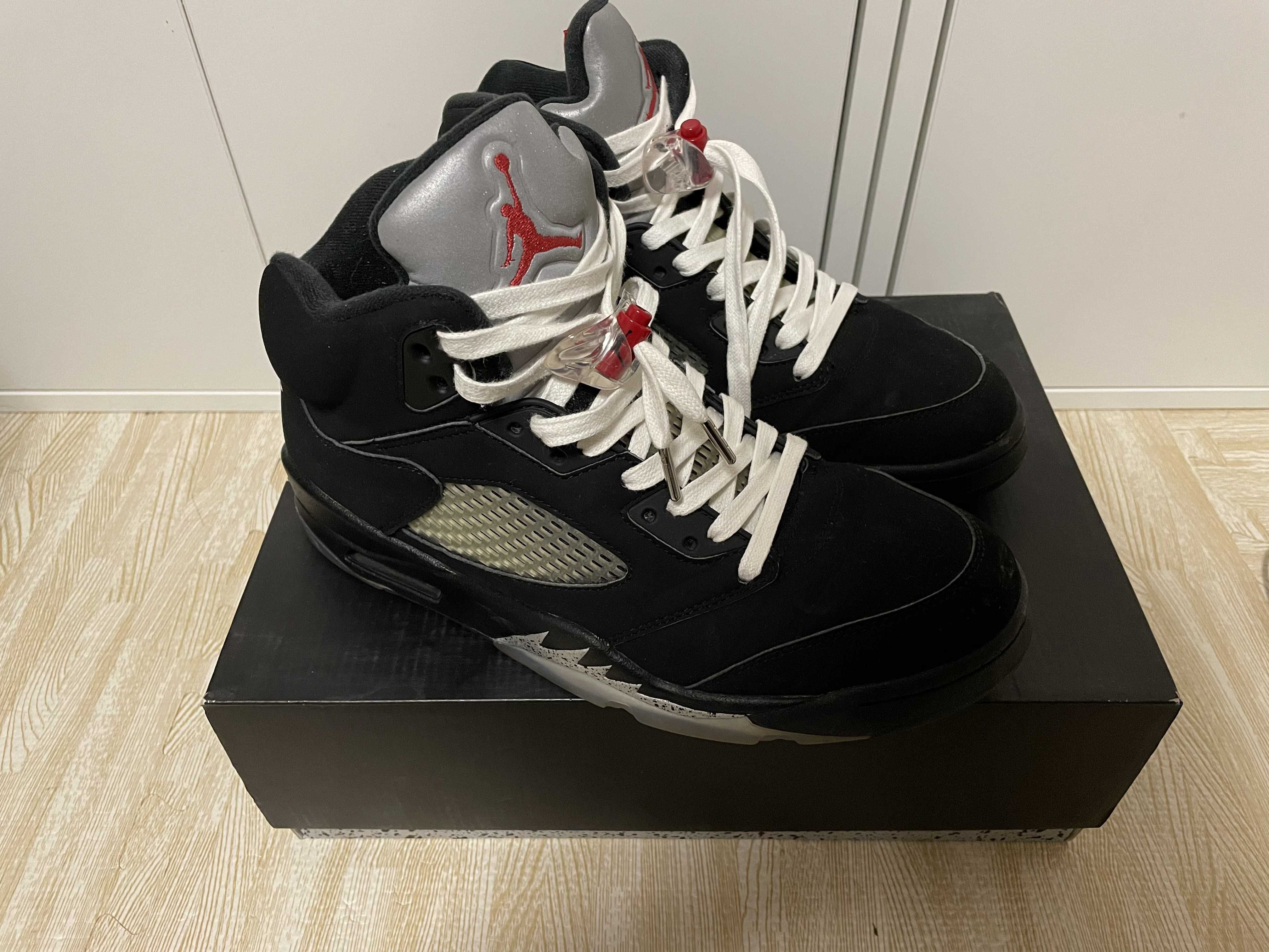 Nike Air Jordan 5 Retro OG "Black/Fire Red/Metallic Silver/White" (2016)