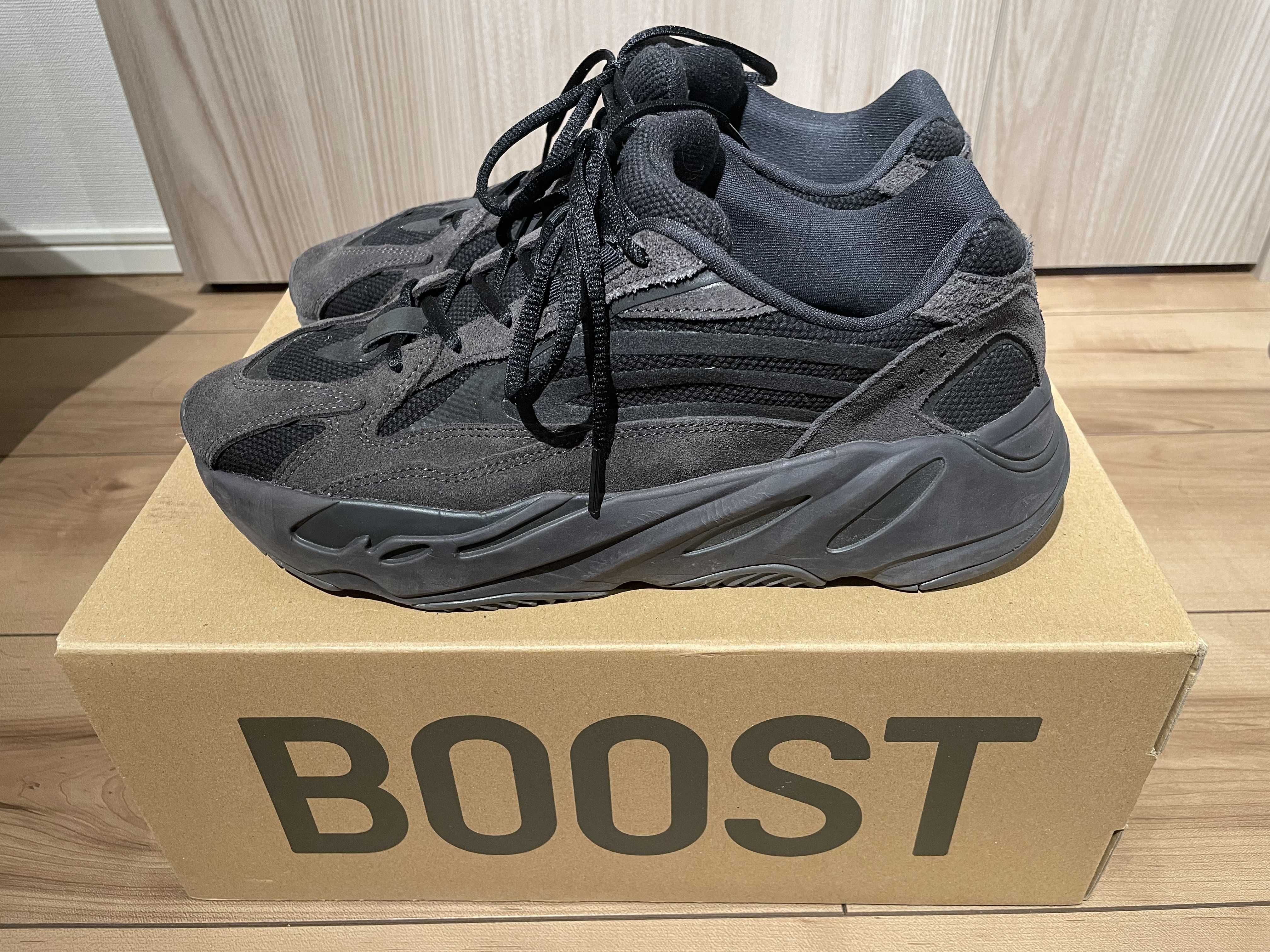 adidas YEEZY BOOST 700 V2 "Vanta"