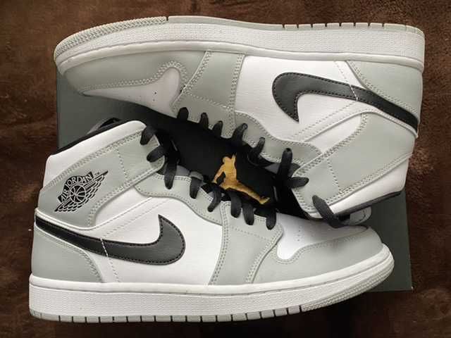 Nike Air Jordan 1 Mid "Light Smoke Grey/White/Black"