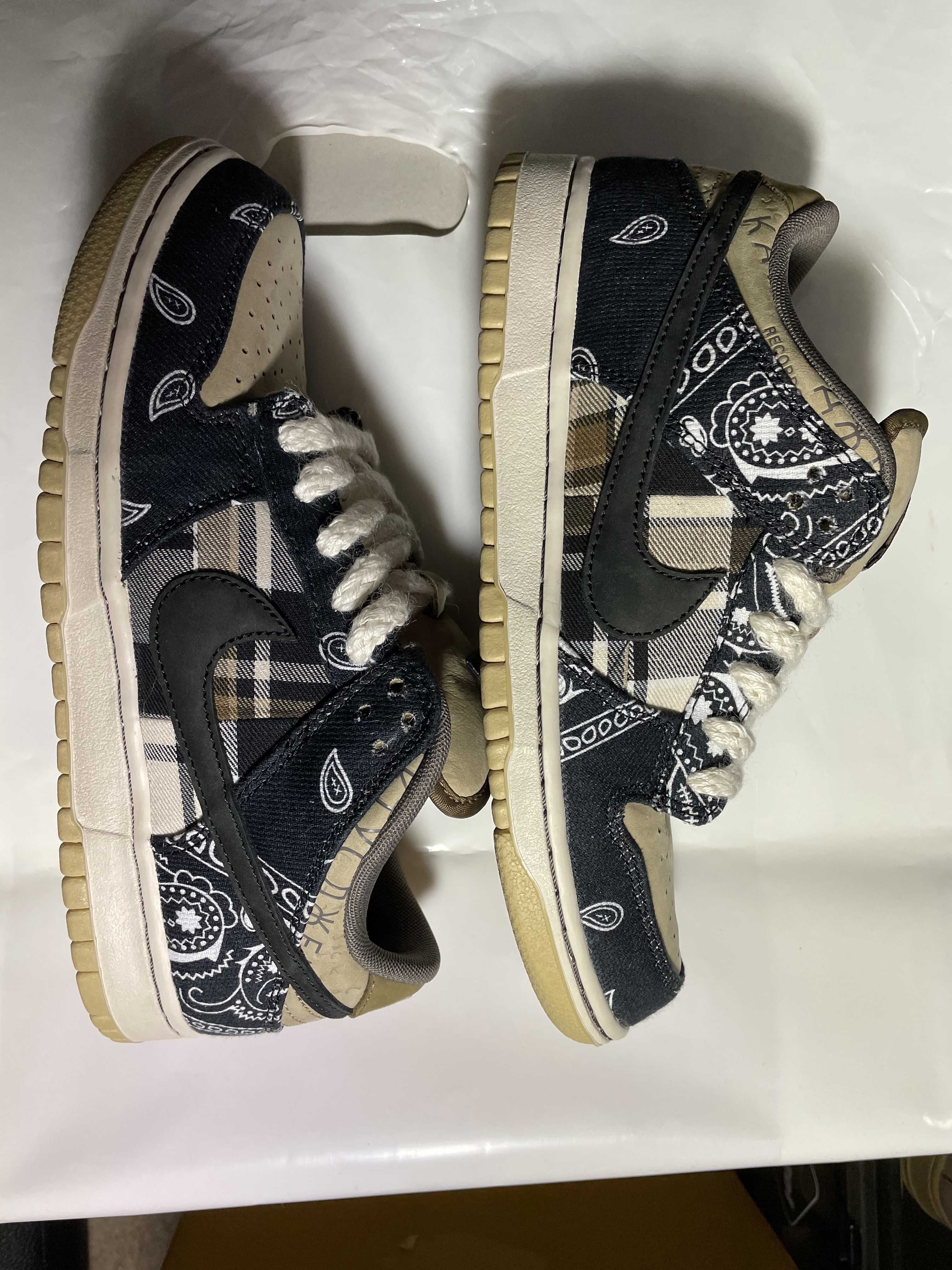 Travis Scott × Nike SB Dunk Low "Black/Parachute Beige"