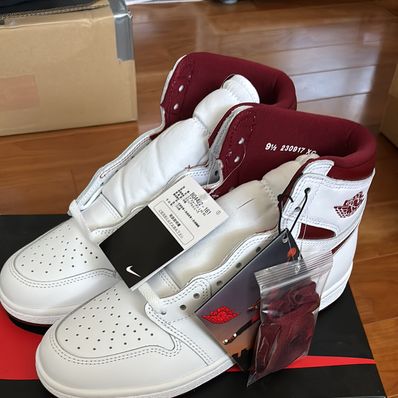 Nike Air Jordan 1 High '85 "Metallic Burgundy"