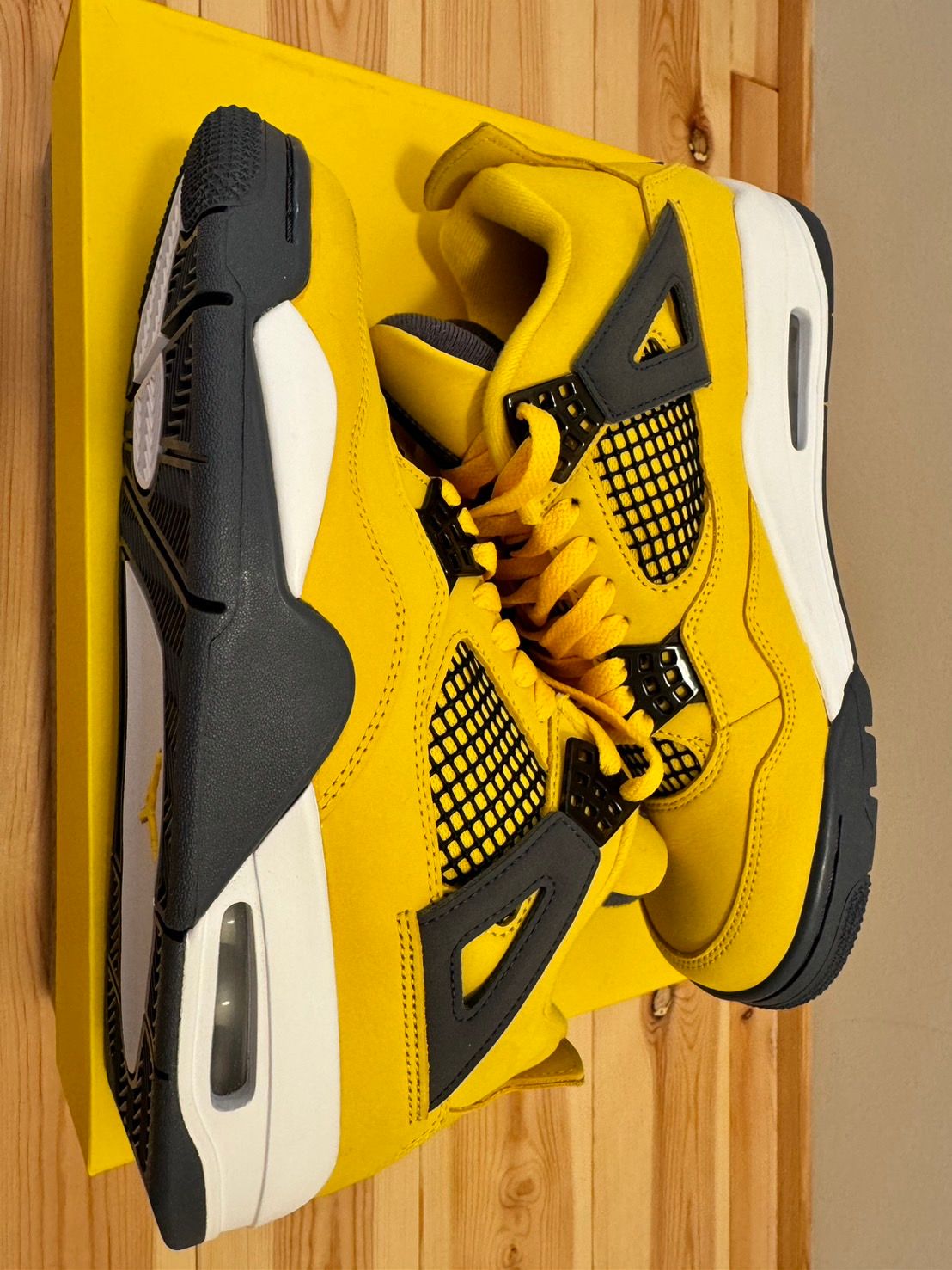 Nike Air Jordan 4 "Tour Yellow"