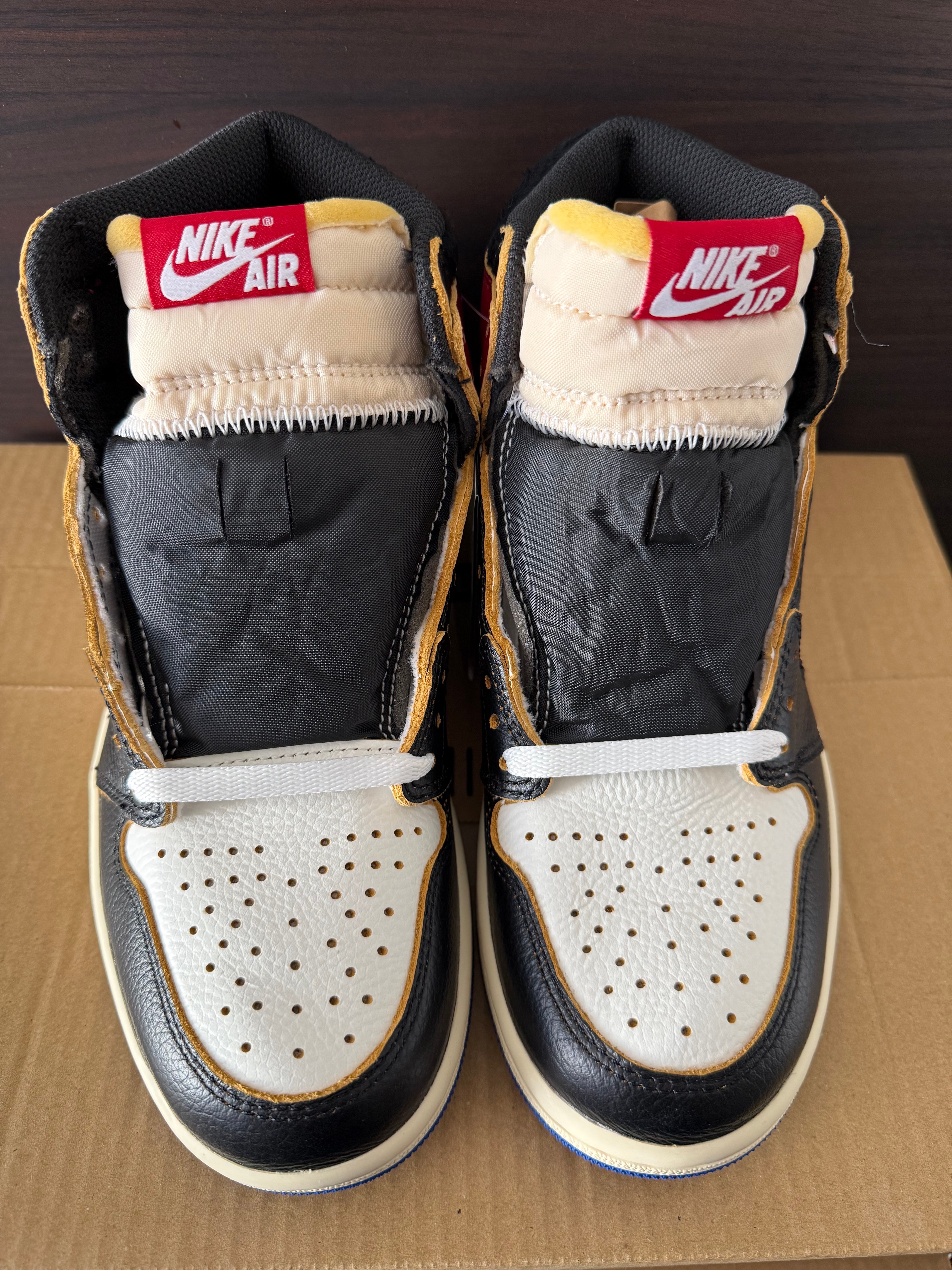 フラグメントデザイン × ユニオン × ナイキ エアジョーダン1 ハイ OG "ブラック/バーシティレッド"