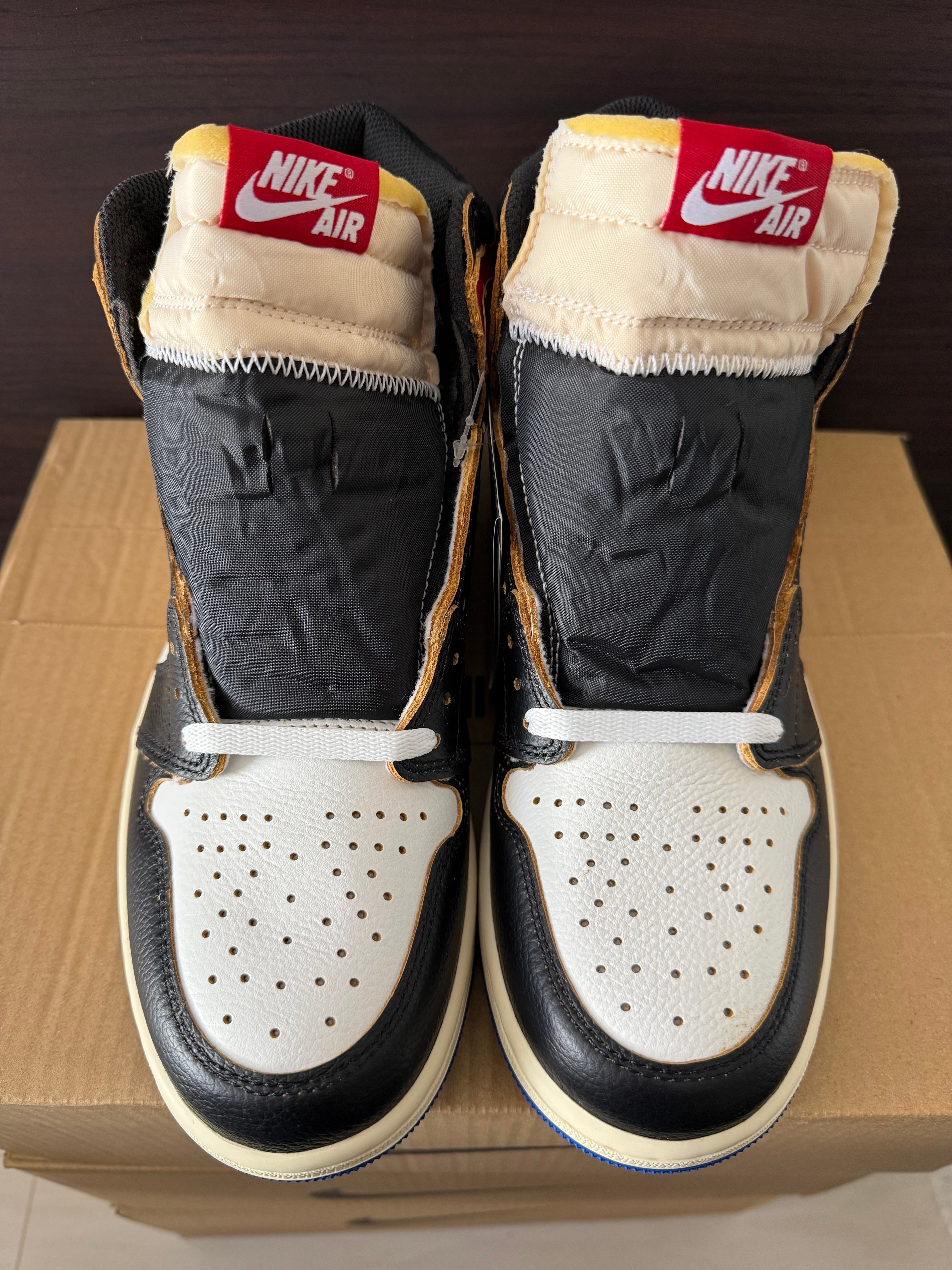 フラグメントデザイン × ユニオン × ナイキ エアジョーダン1 ハイ OG "ブラック/バーシティレッド"