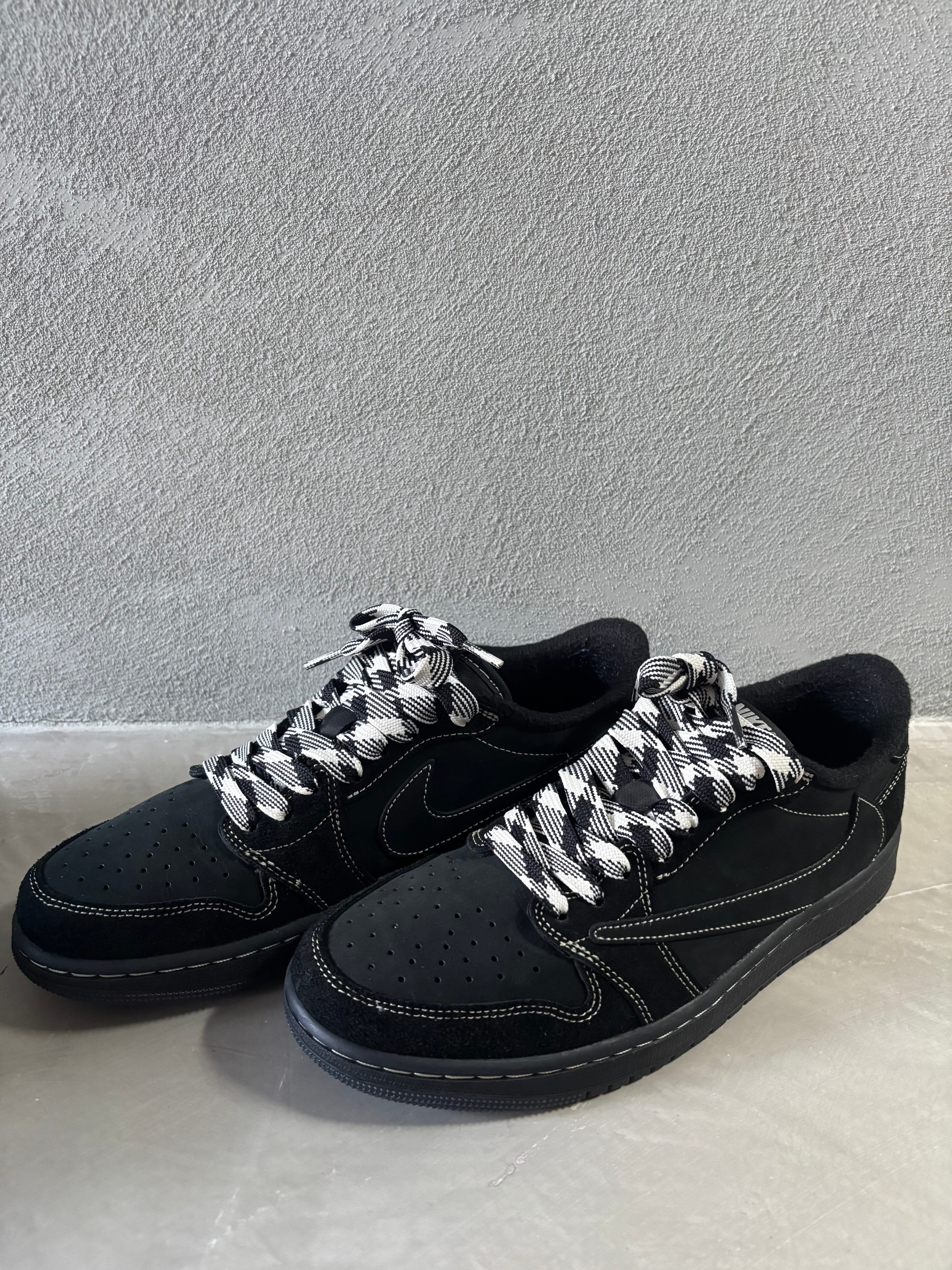 Travis Scott × Nike Air Jordan 1 Low OG SP "Black Phantom"