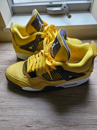Nike Air Jordan 4 "Tour Yellow"