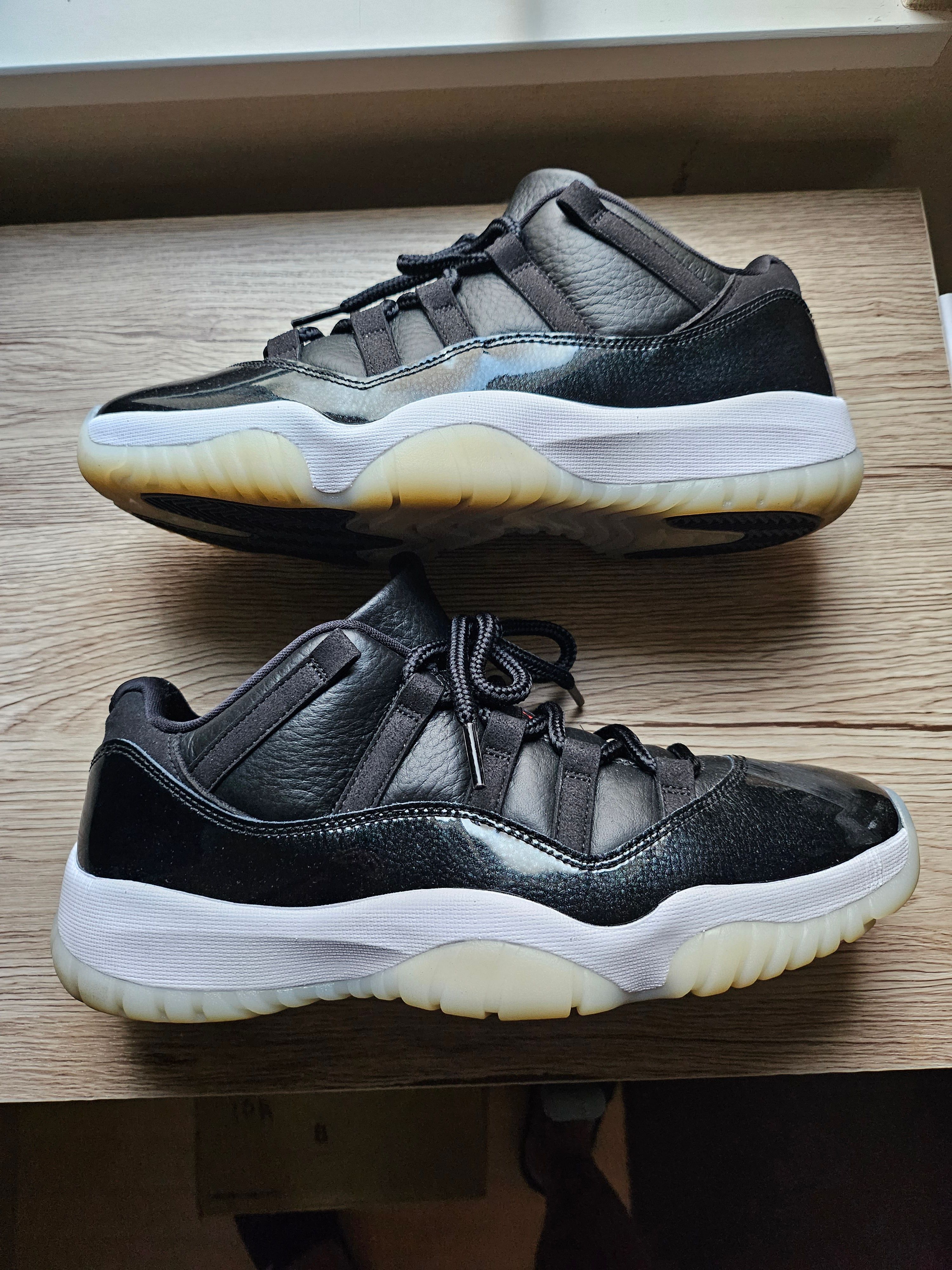 Nike Air Jordan 11 Low "72-10"