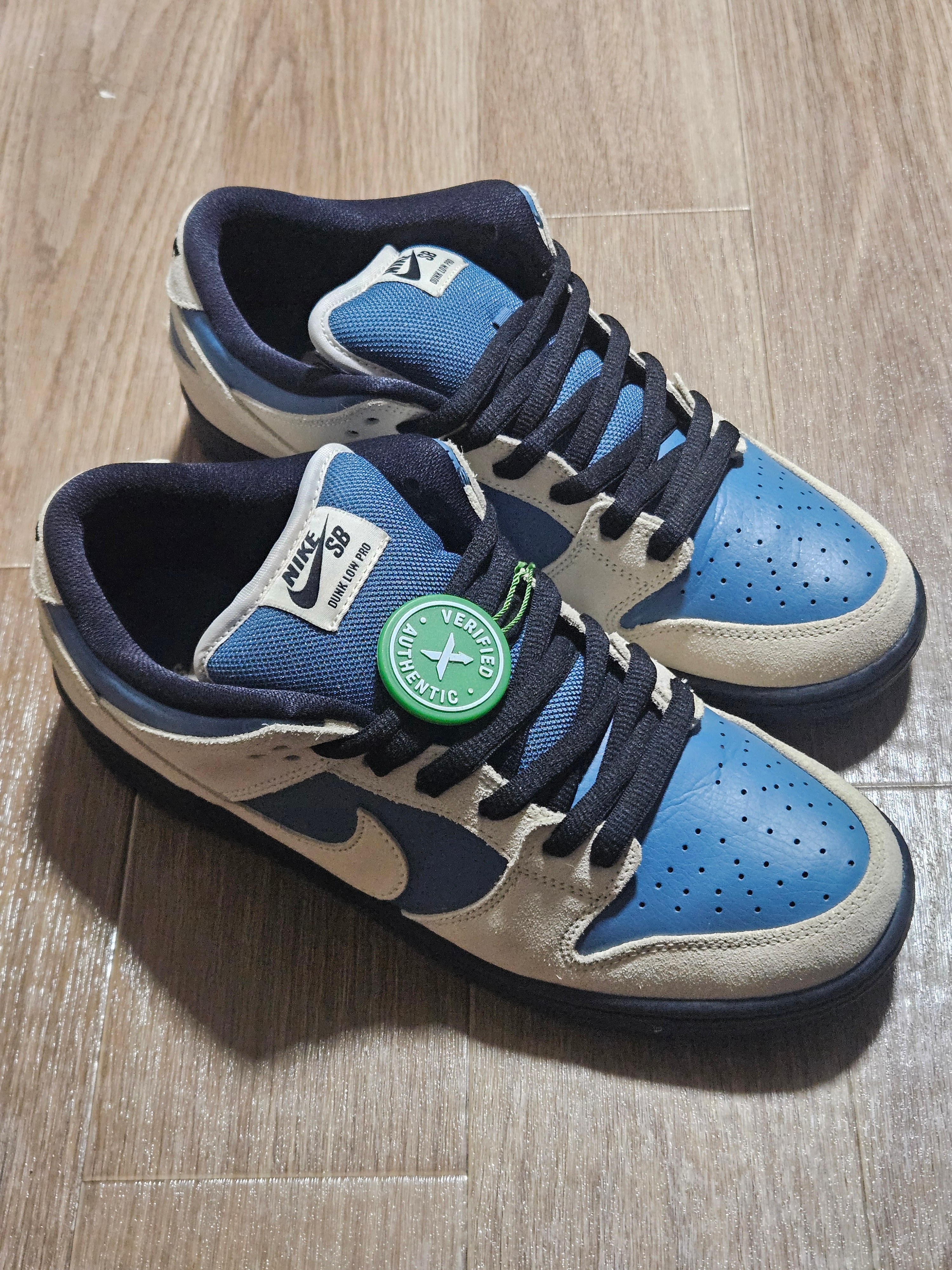 ナイキ SB ダンク ロー プロ "ライト クリーム/サンダー ストーム"