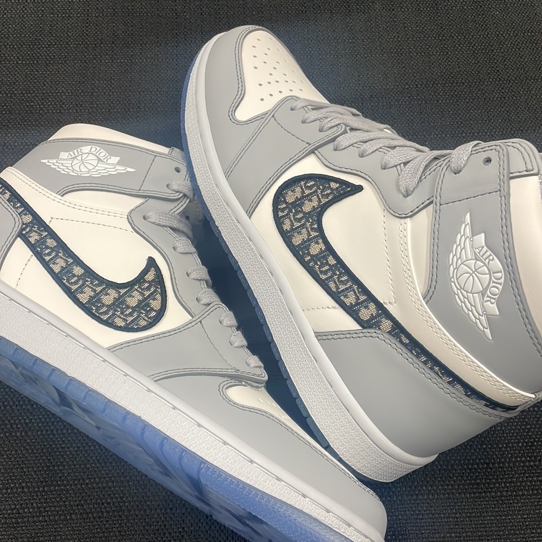 Dior × Nike Air Jordan 1 High OG "Wolf Grey"