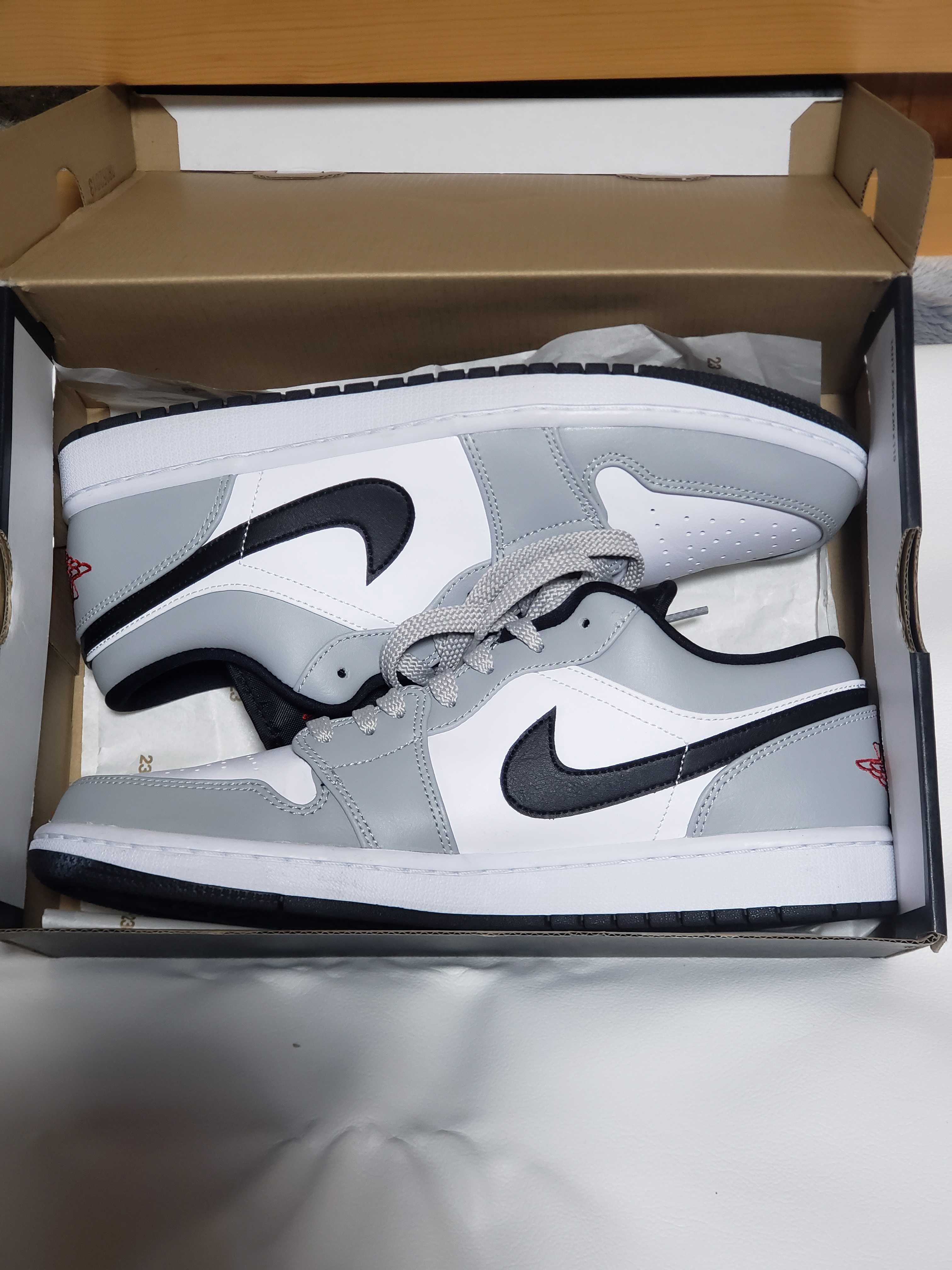 NIKE AIR JORDAN 1 LOW "LIGHT SMOKE GREY"