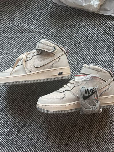 Nike Air Force 1 Mid "Pearl White"
