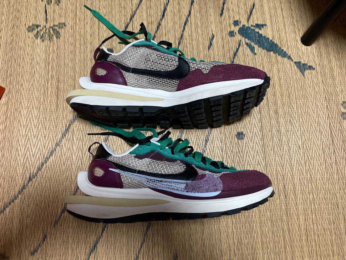 sacai × Nike Vapor Waffle "String/Red/Green"
