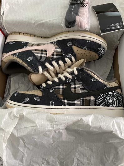 Travis Scott × Nike SB Dunk Low "Black/Parachute Beige"