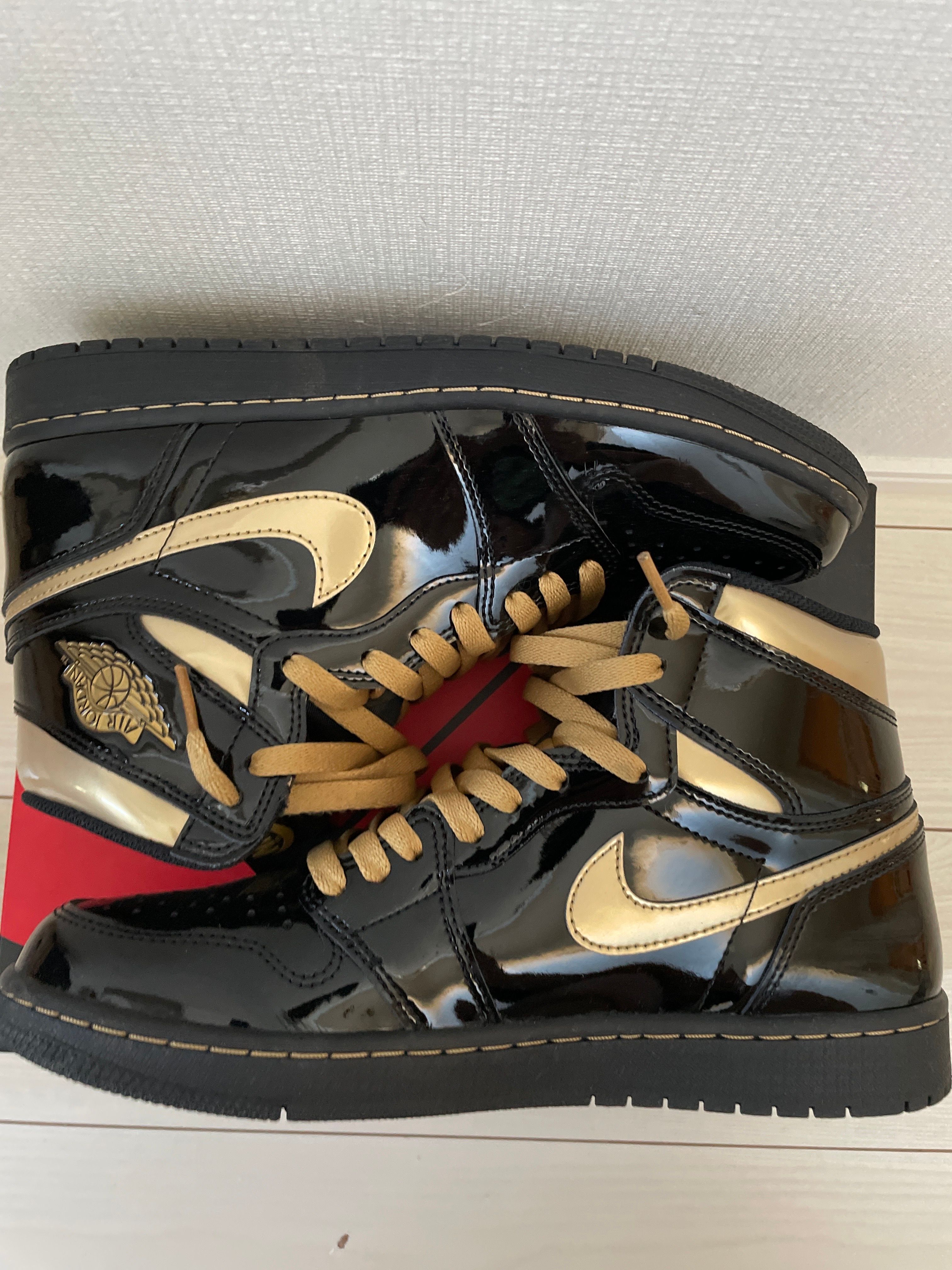 Nike Air Jordan 1 High OG "Black-Metalic Gold"