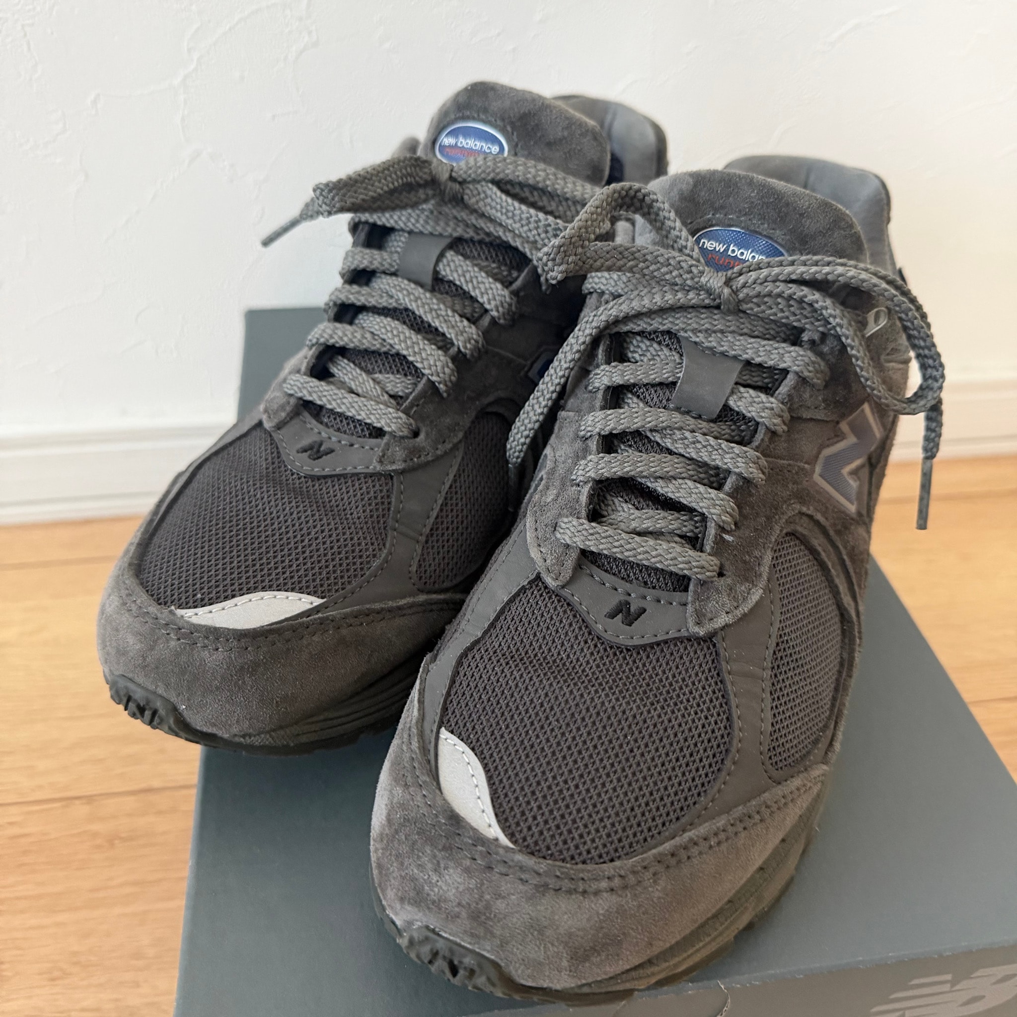 BEAMS × New Balance 2002R GORE-TEX "Charcoal"