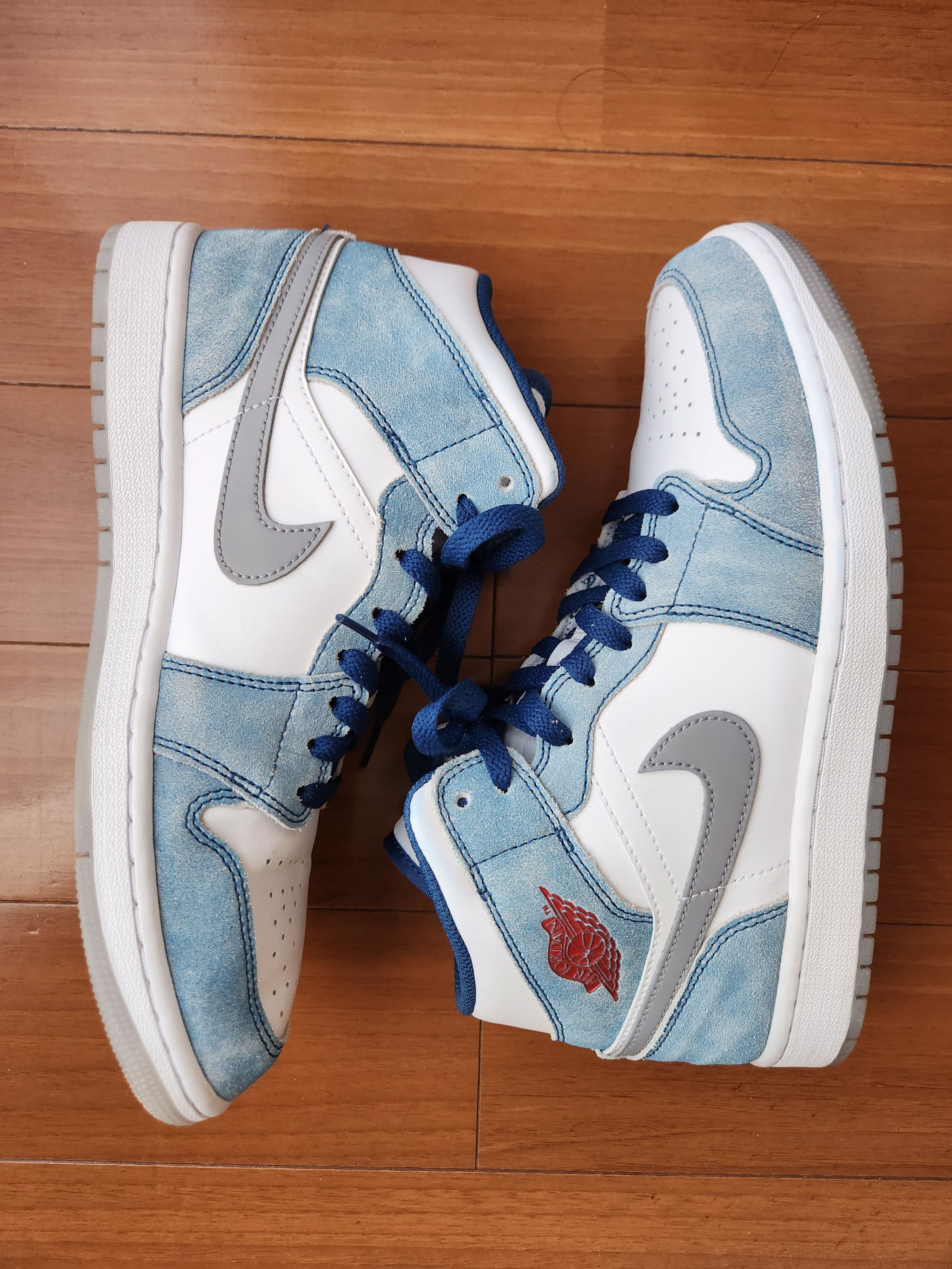 Nike Air Jordan 1 Mid SE "White/Hyper Royal/Red"