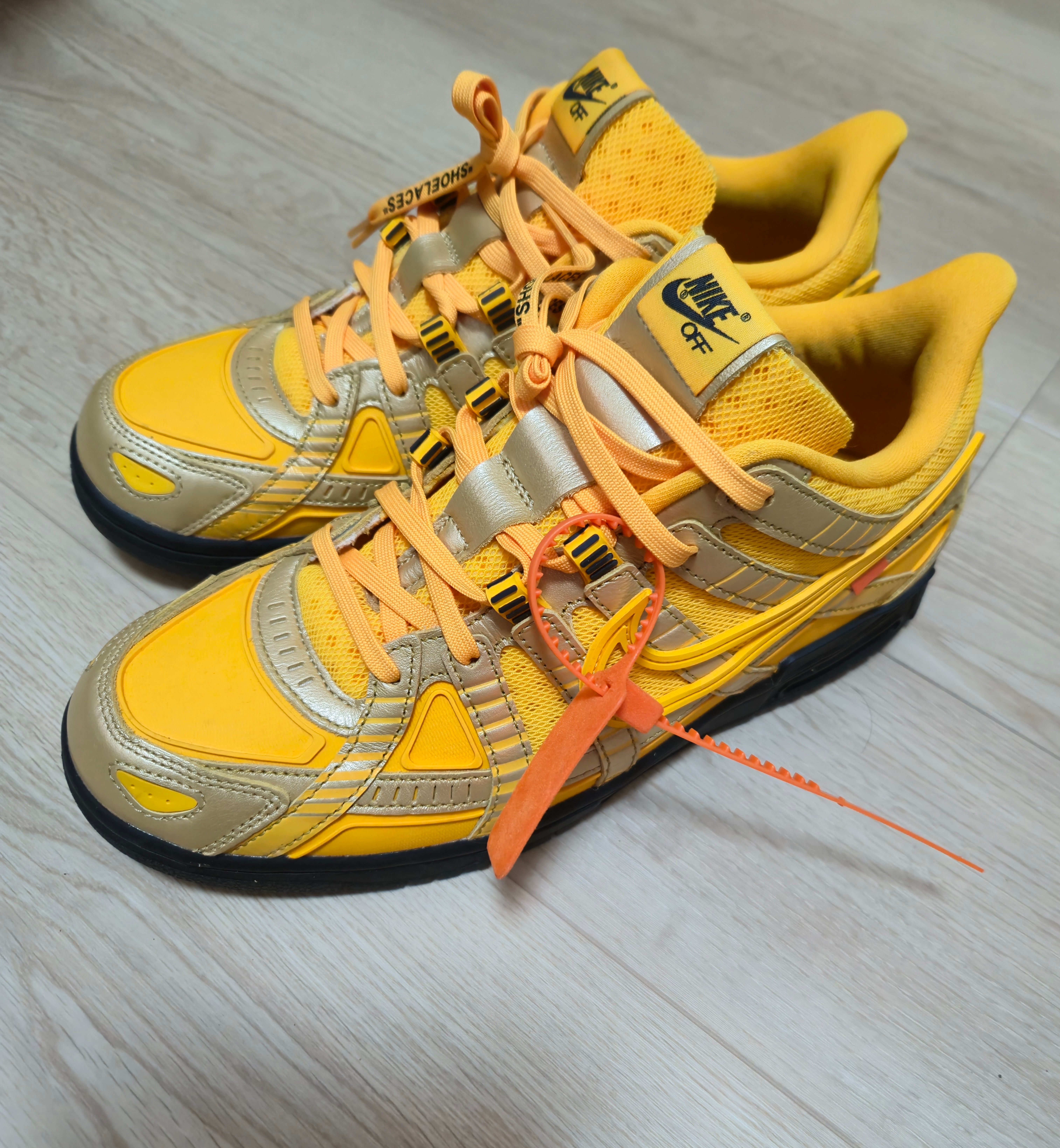 Off-White × Nike Air Rubber Dunk "University Gold"