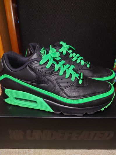 UNDEFEATED × Nike Air Max 90 "Black/Green"