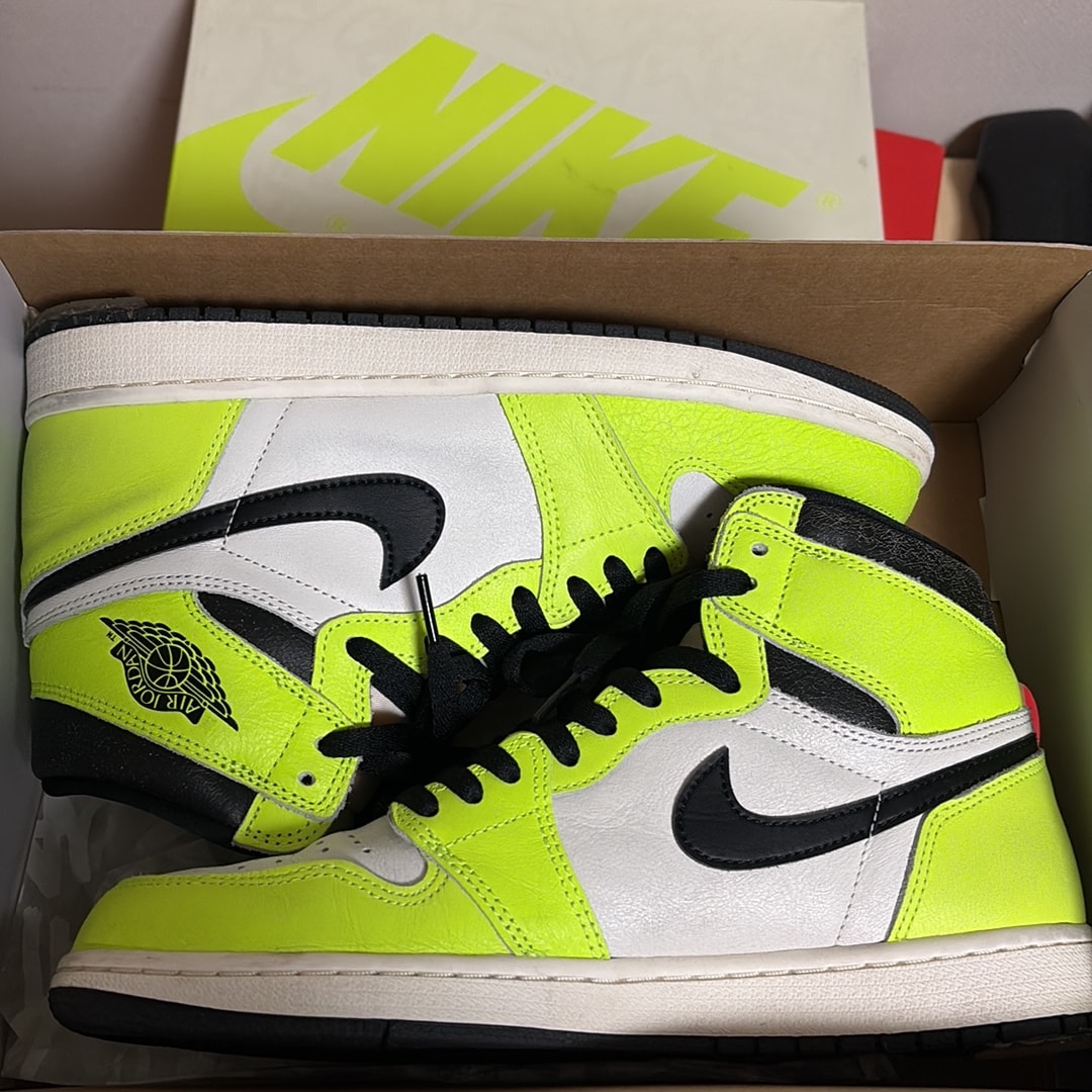 Nike Air Jordan 1 High OG "Volt/Visionaire"