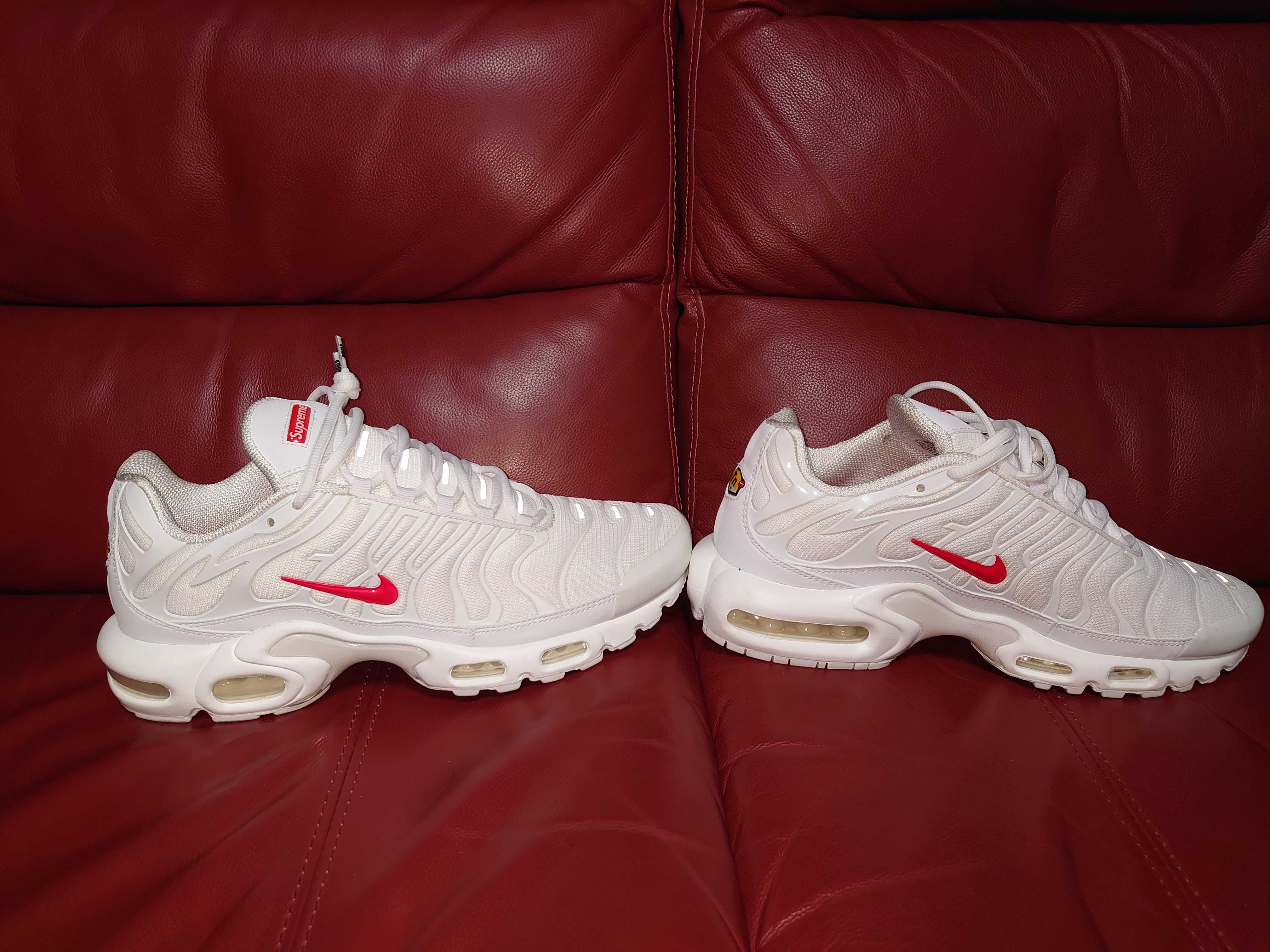 Supreme x Nike Air Max Plus TN "White/Speed Red"