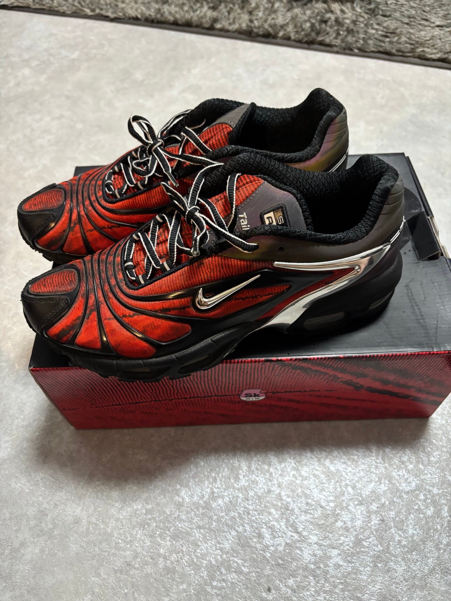 SKEPTA × NIKE AIR MAX TAILWIND V "BLACK/CHROME RED"