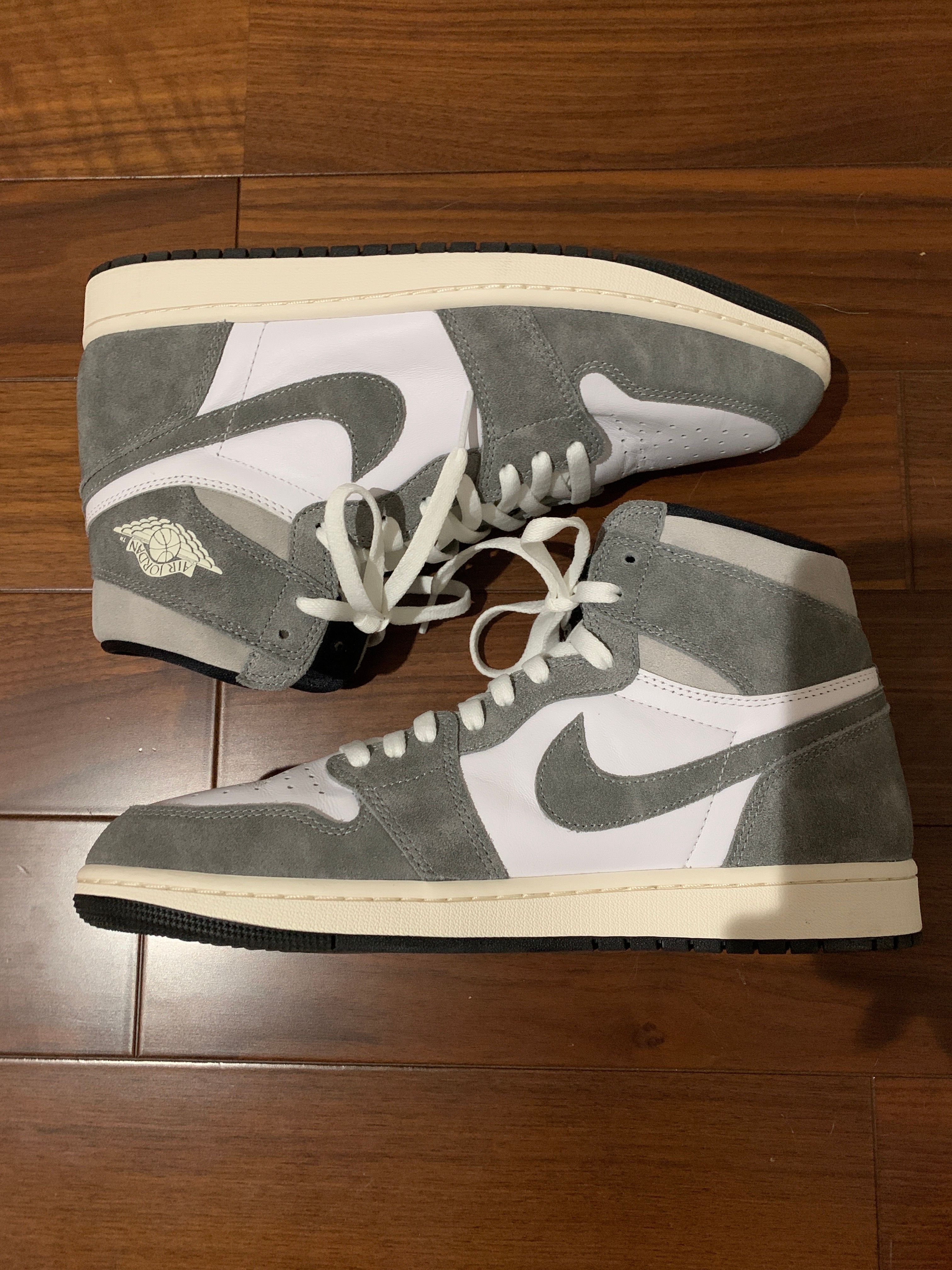 Nike Air Jordan 1 Retro High OG "Black and Smoke Grey"