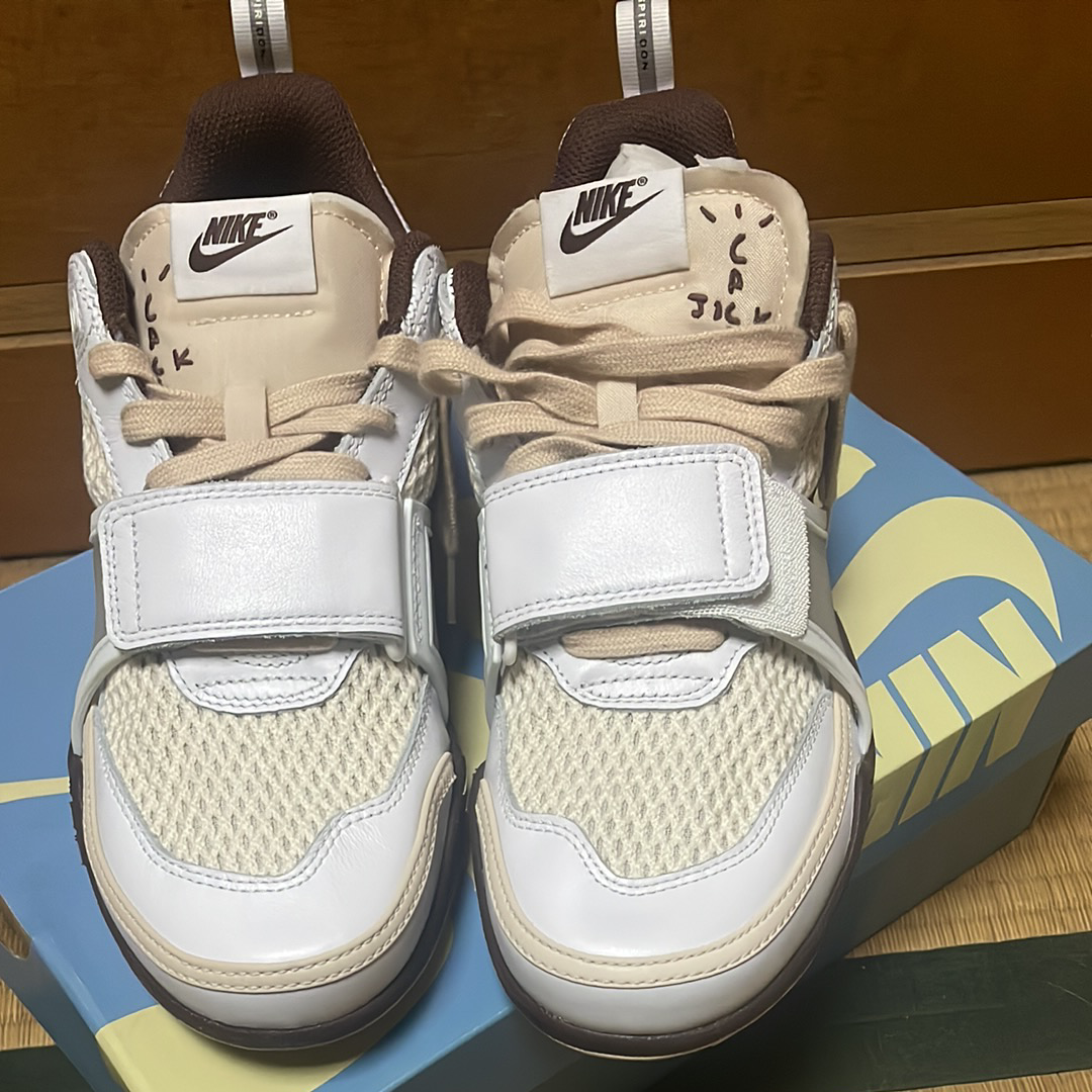 Travis Scott × Nike Zoom Field Jaxx "White and Light Chocolate"