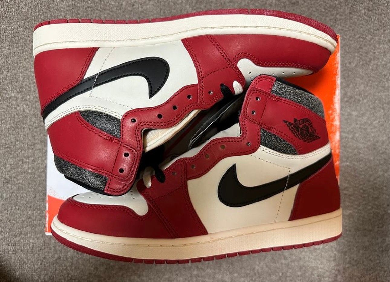 Nike Air Jordan 1 High OG "Lost & Found/Chicago"