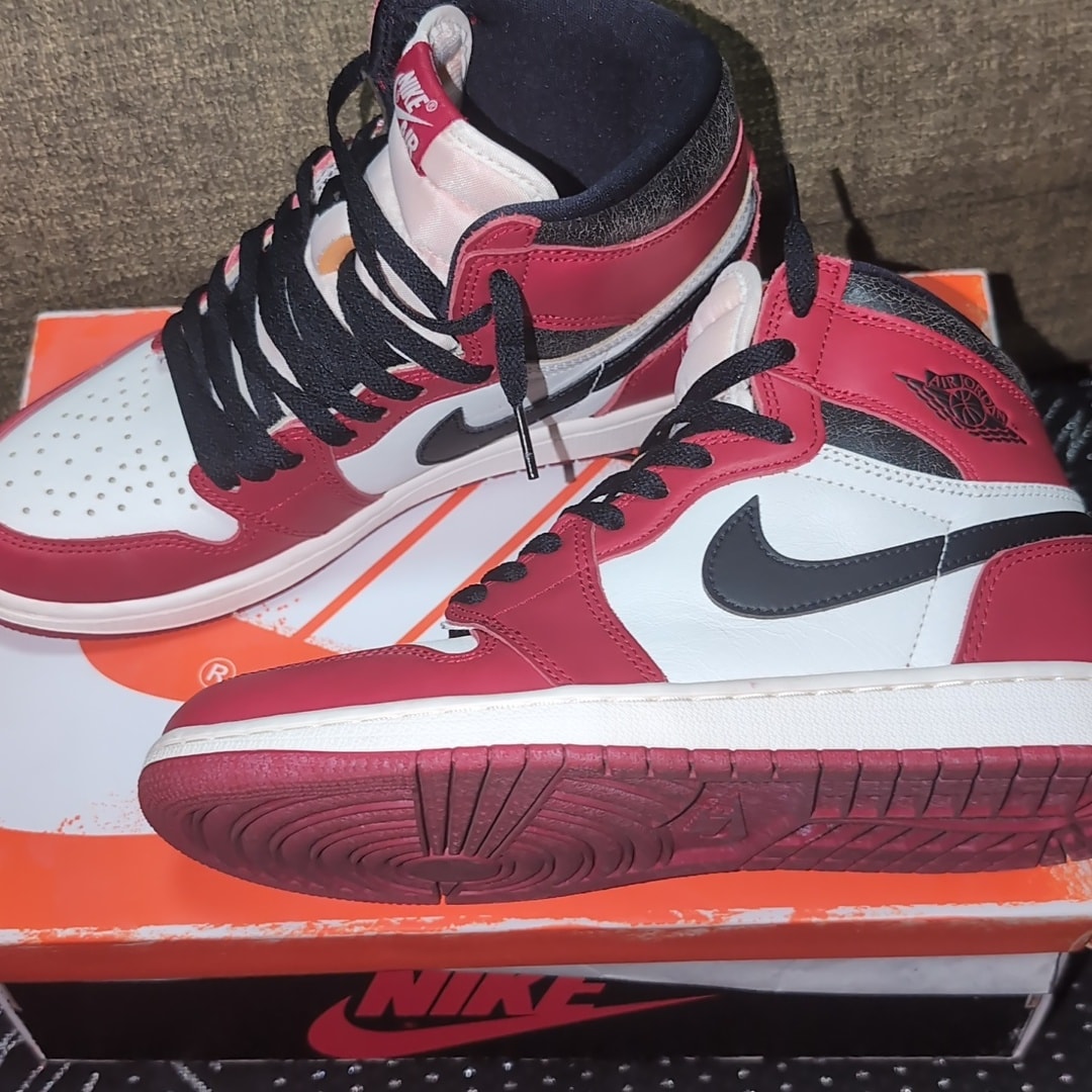 Nike Air Jordan 1 High OG "Lost & Found/Chicago"