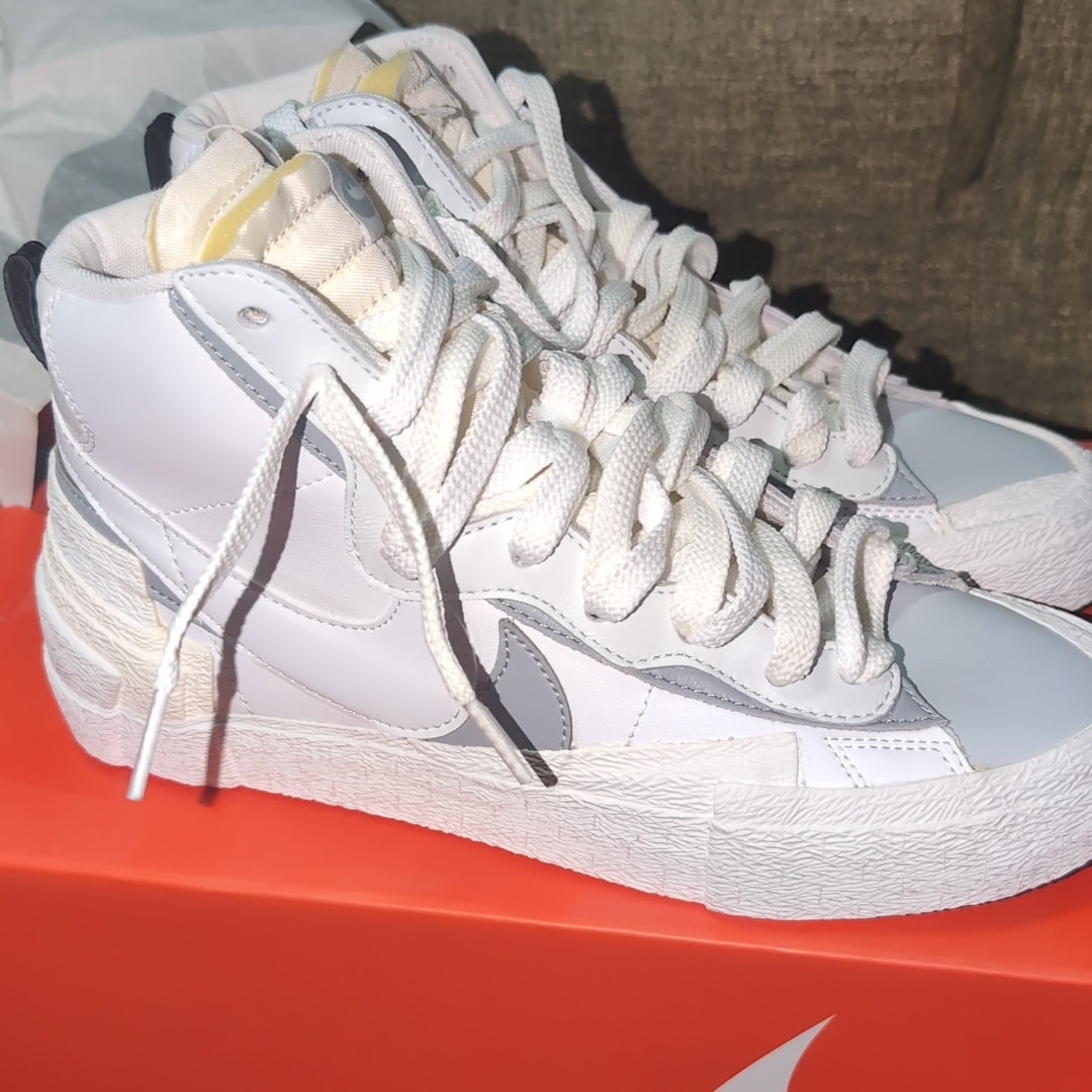 sacai × NIKE BLAZER MID "WHITE/WOLF GREY"