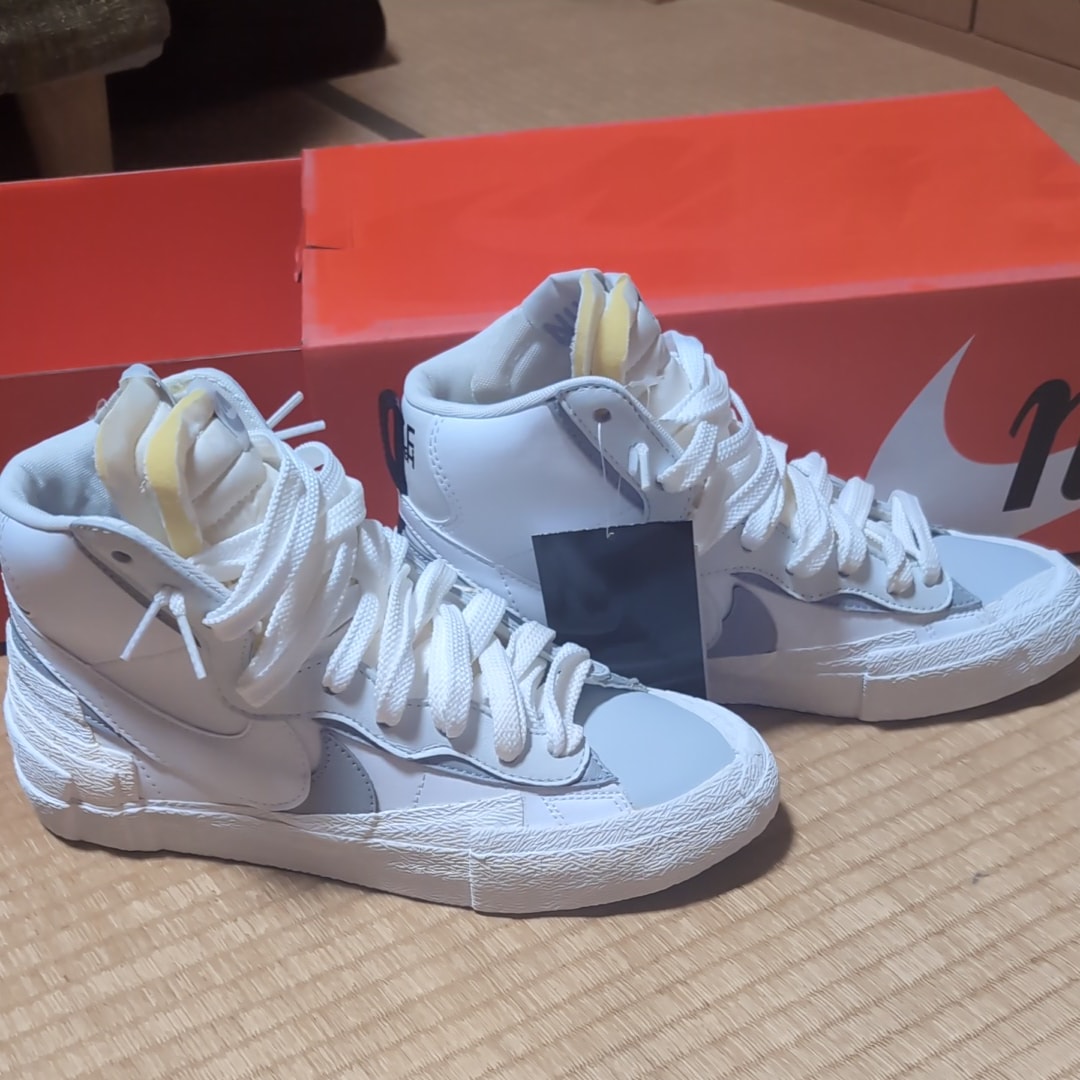 sacai × NIKE BLAZER MID "WHITE/WOLF GREY"