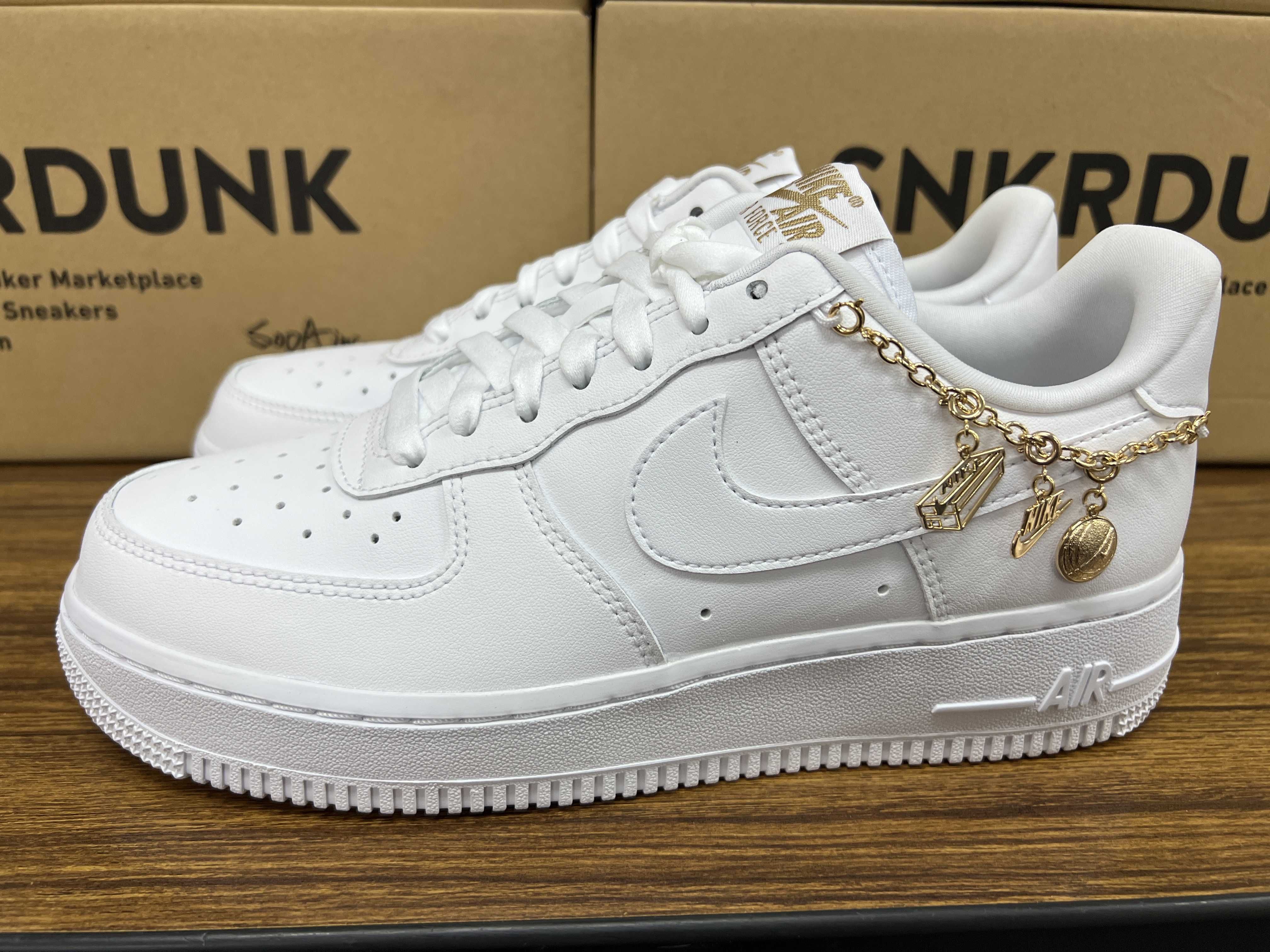 Nike Women's Air Force 1 Low "White Pendats"