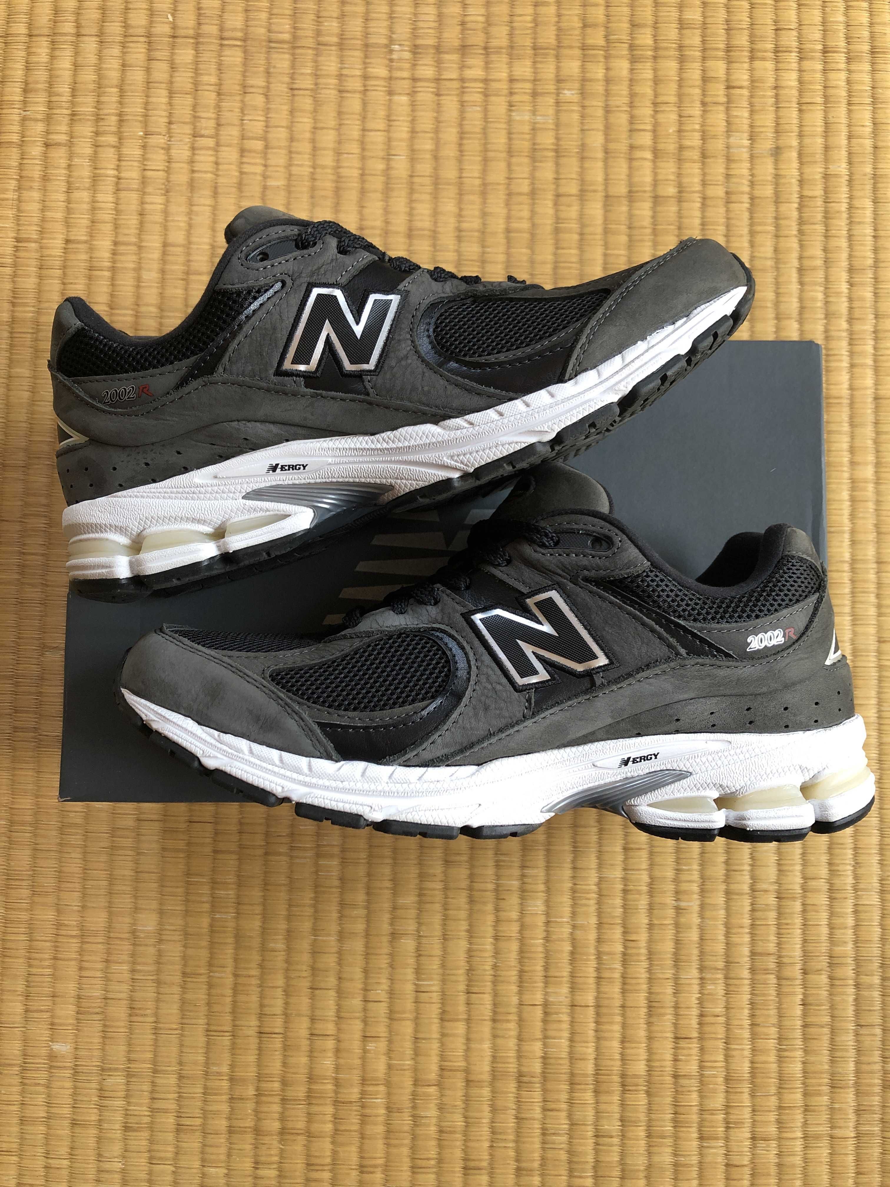 New Balance 2002R "Black/Gray"