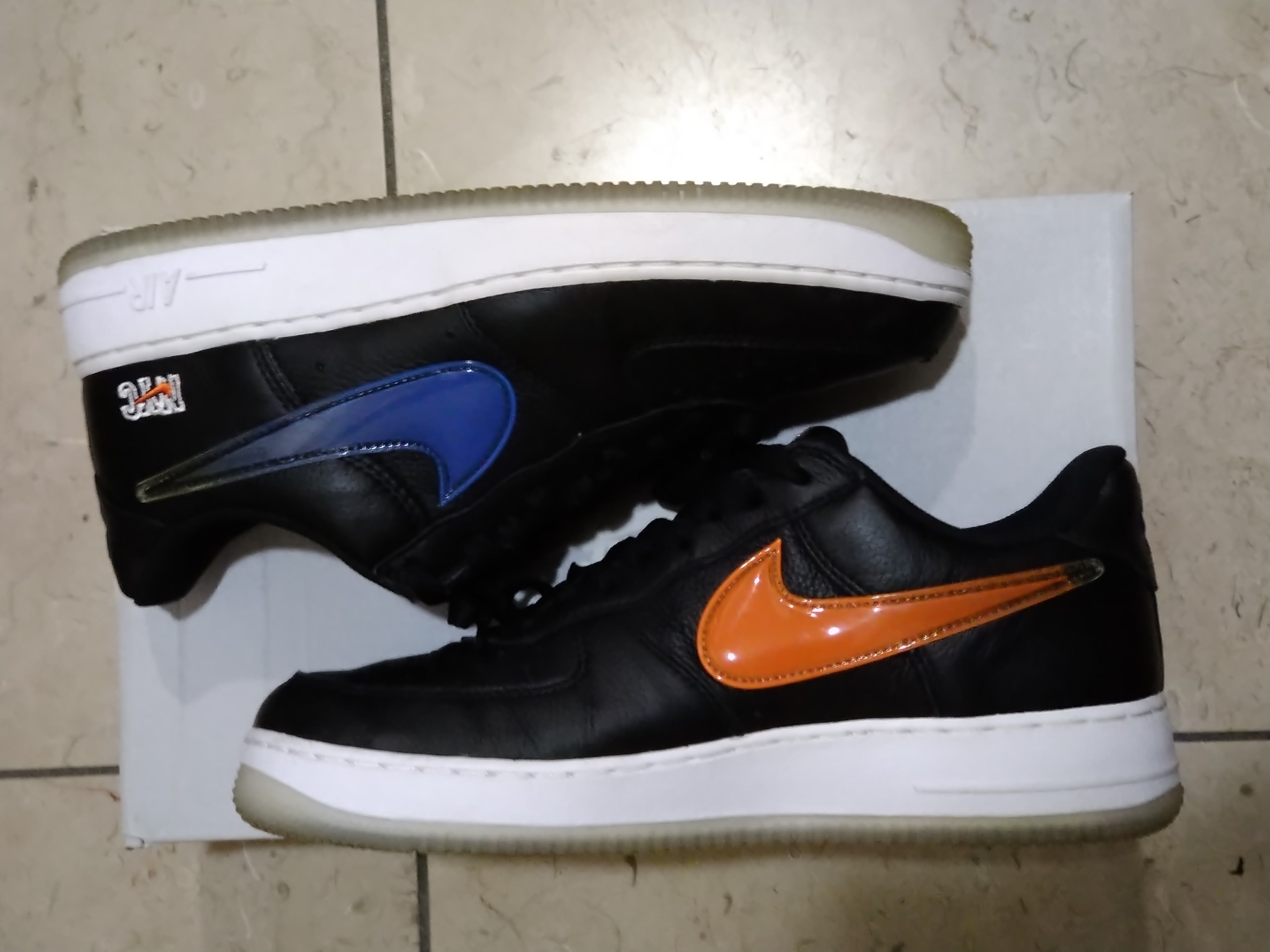 KITH × Nike Air Force 1 Low New York Knicks "Black/Brilliant Orange/Rush/Brilliant White"