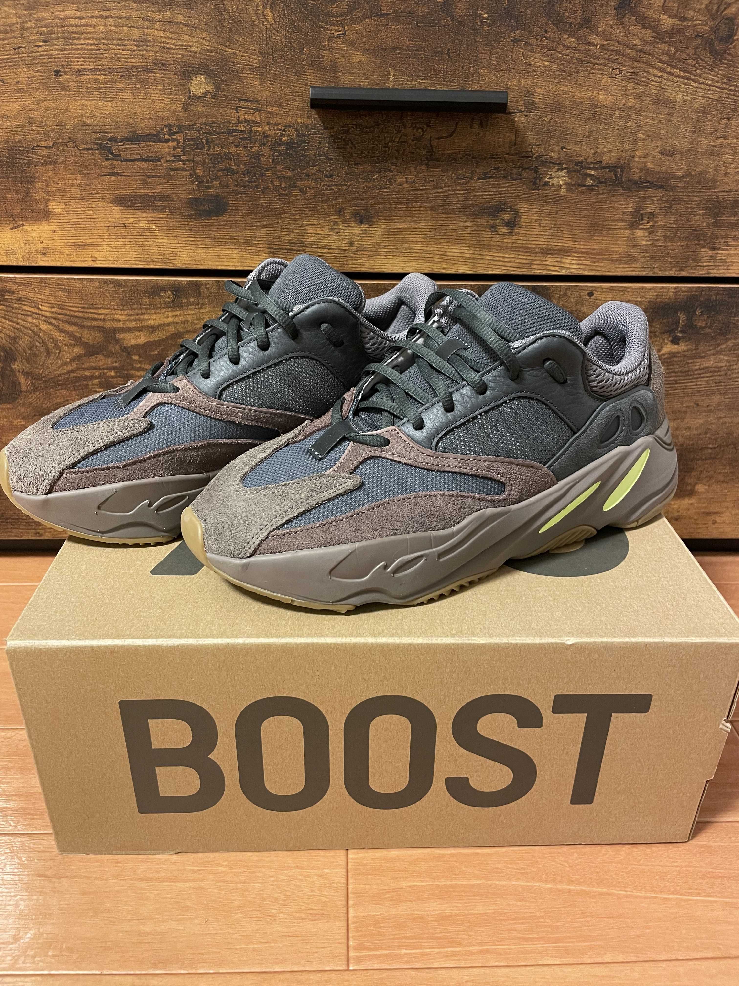 YEEZY BOOST 700 WAVE RUNNER DARK GREY