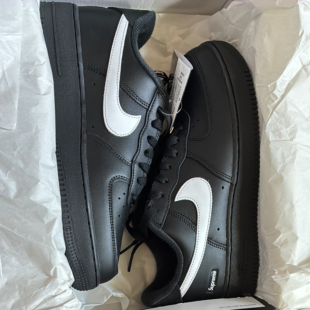 Supreme × Nike Air Force 1 Low "Black/White"
