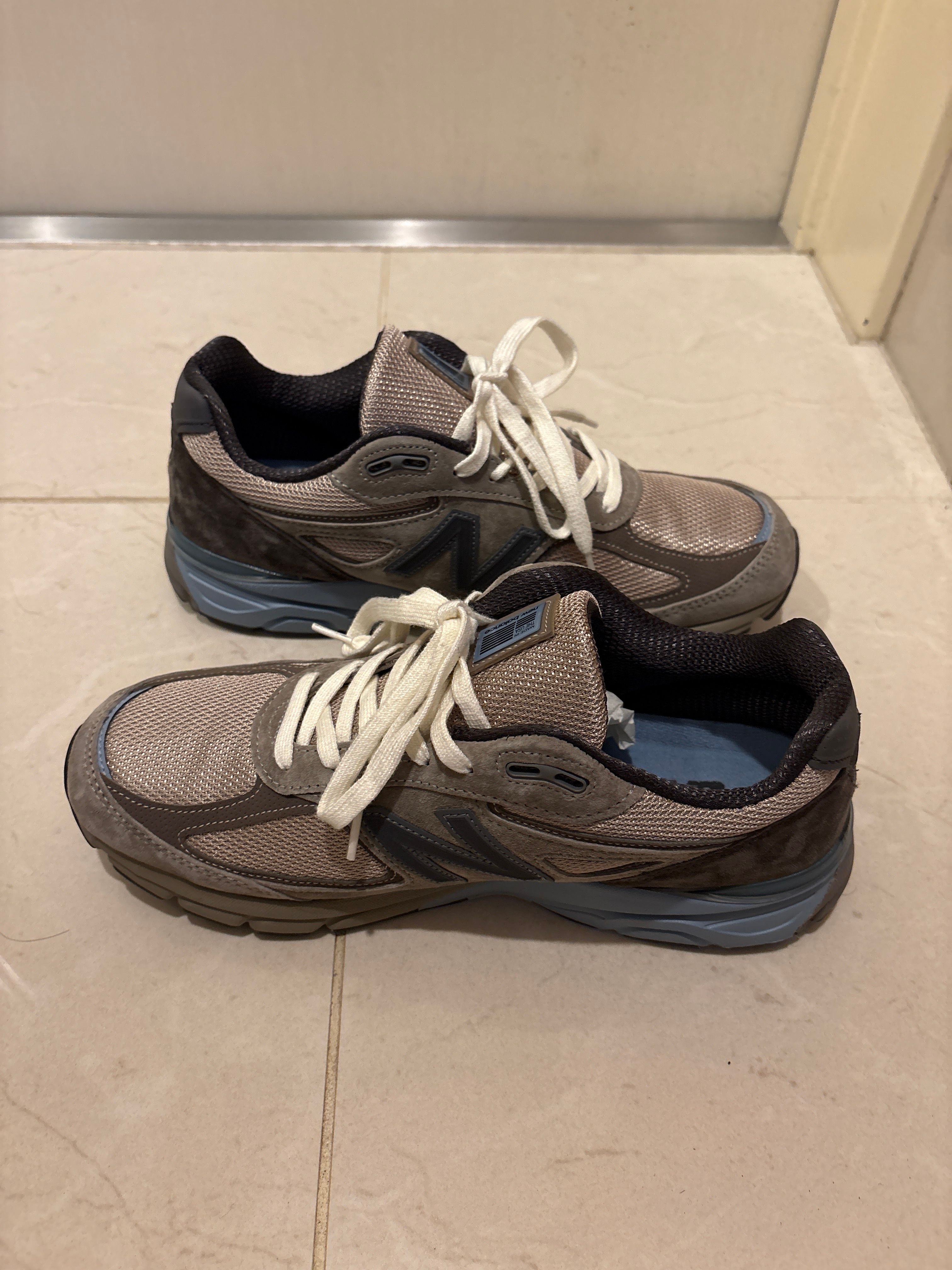 AURALEE × New Balance 990V4 "Taupe"