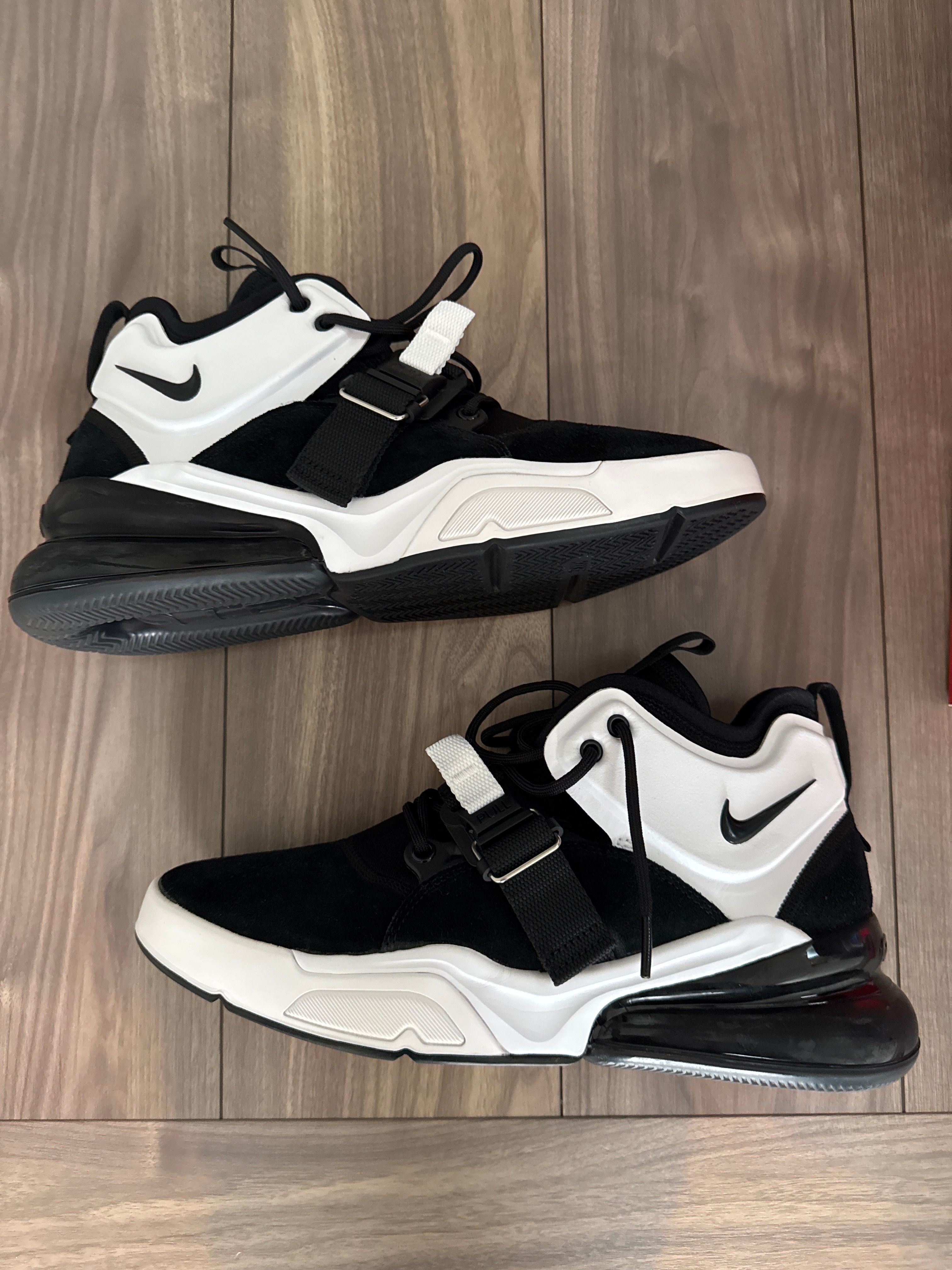 ナイキ エアフォース 270 "ブラック ホワイト シルバー"