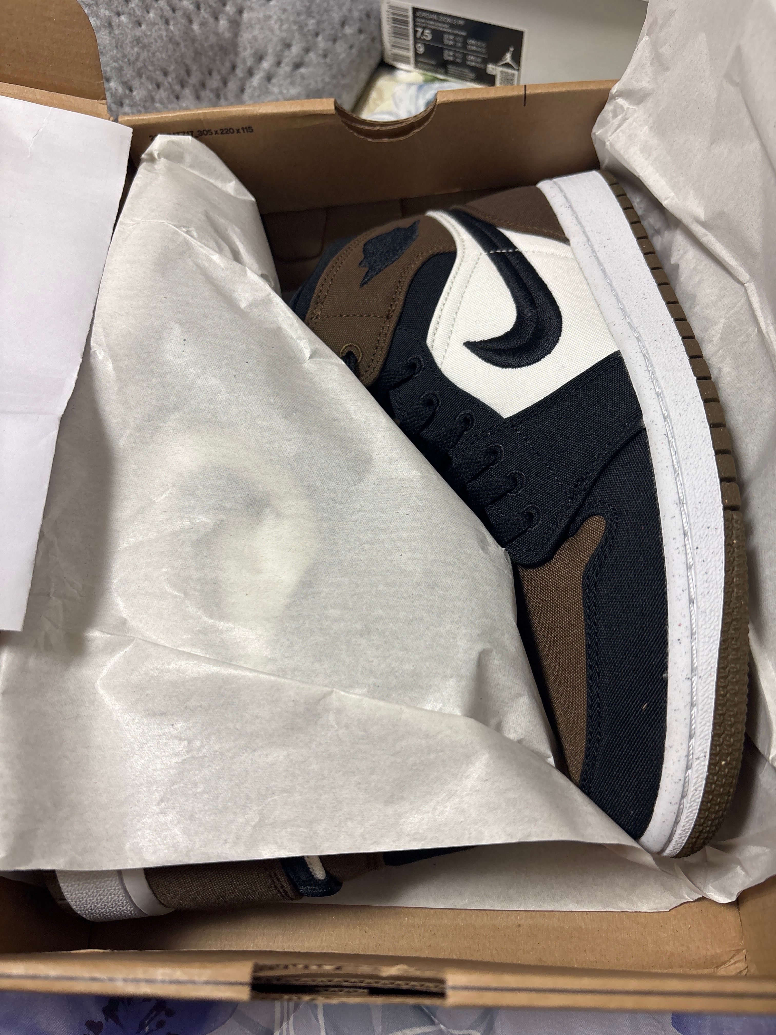 Nike Women's Air Jordan 1 Mid SE "Olive Toe"