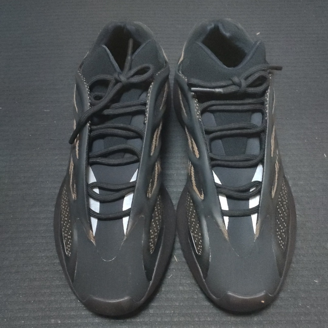 adidas YEEZY 700V3 "Clay Brown"