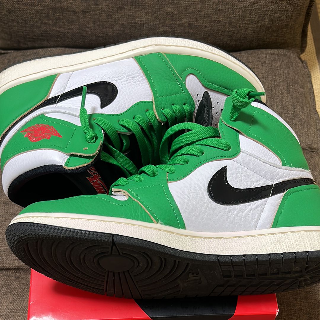 Nike Women's Air Jordan 1 High OG "Lucky Green/White-Sail-Black"