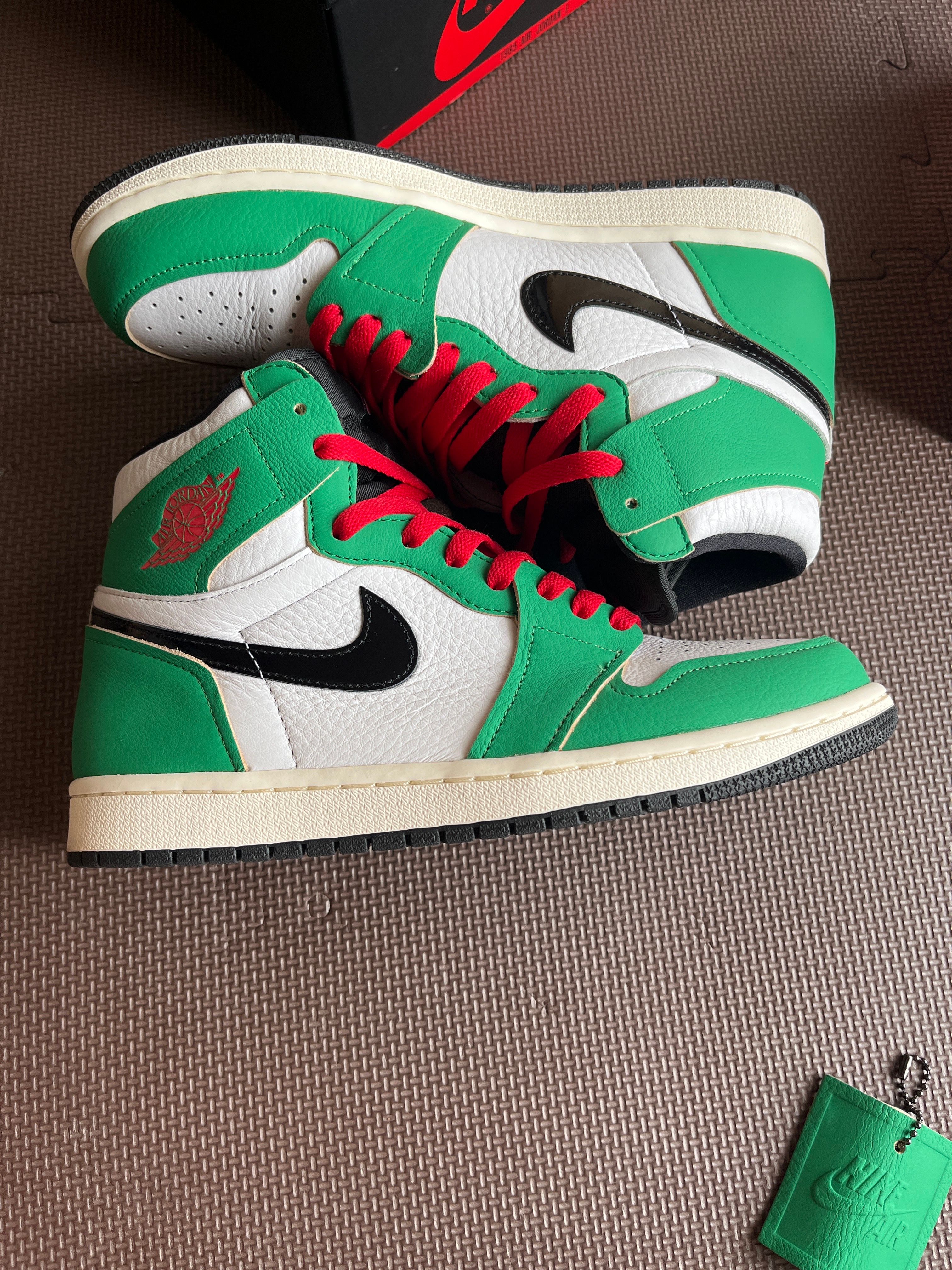 Nike Women's Air Jordan 1 High OG "Lucky Green/White-Sail-Black"