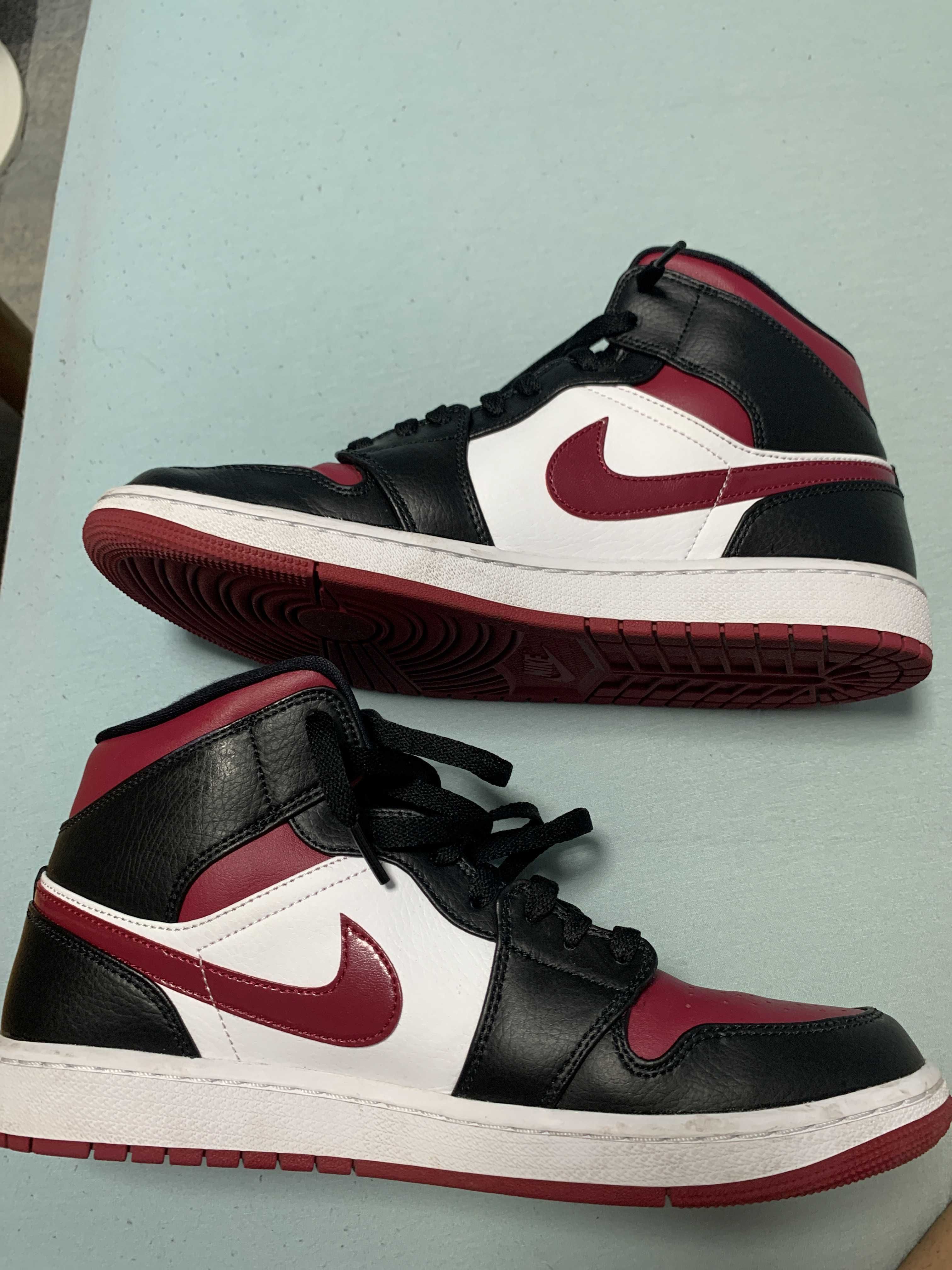 NIKE AIR JORDAN 1 MID "BLACK/RED/WHITE"